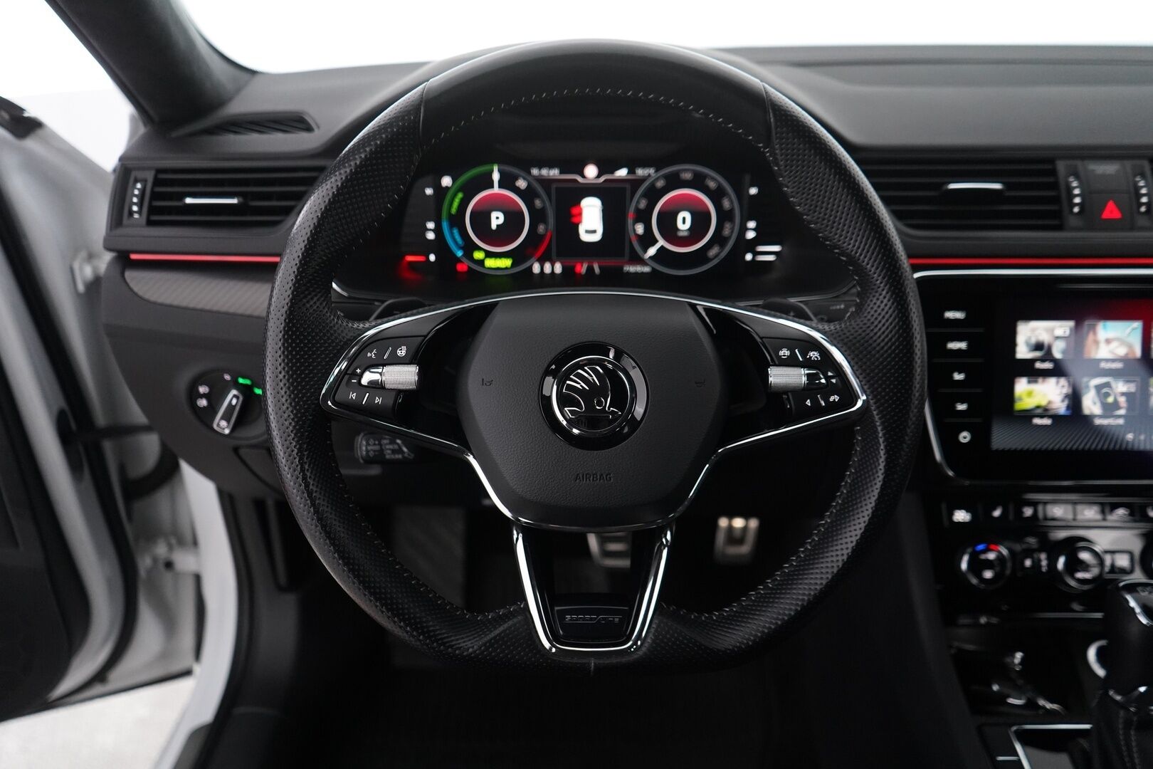 Skoda Superb 2021 Combi 1.4 TSI PHEV SportLine iV DSG Autom. *ACC / Canton / Sport-penkit muistilla / Webasto / Koukku / Digimittaristo* - Skoda OEM Alumiinivanteet / Kummatkin laturit / Sport-line 