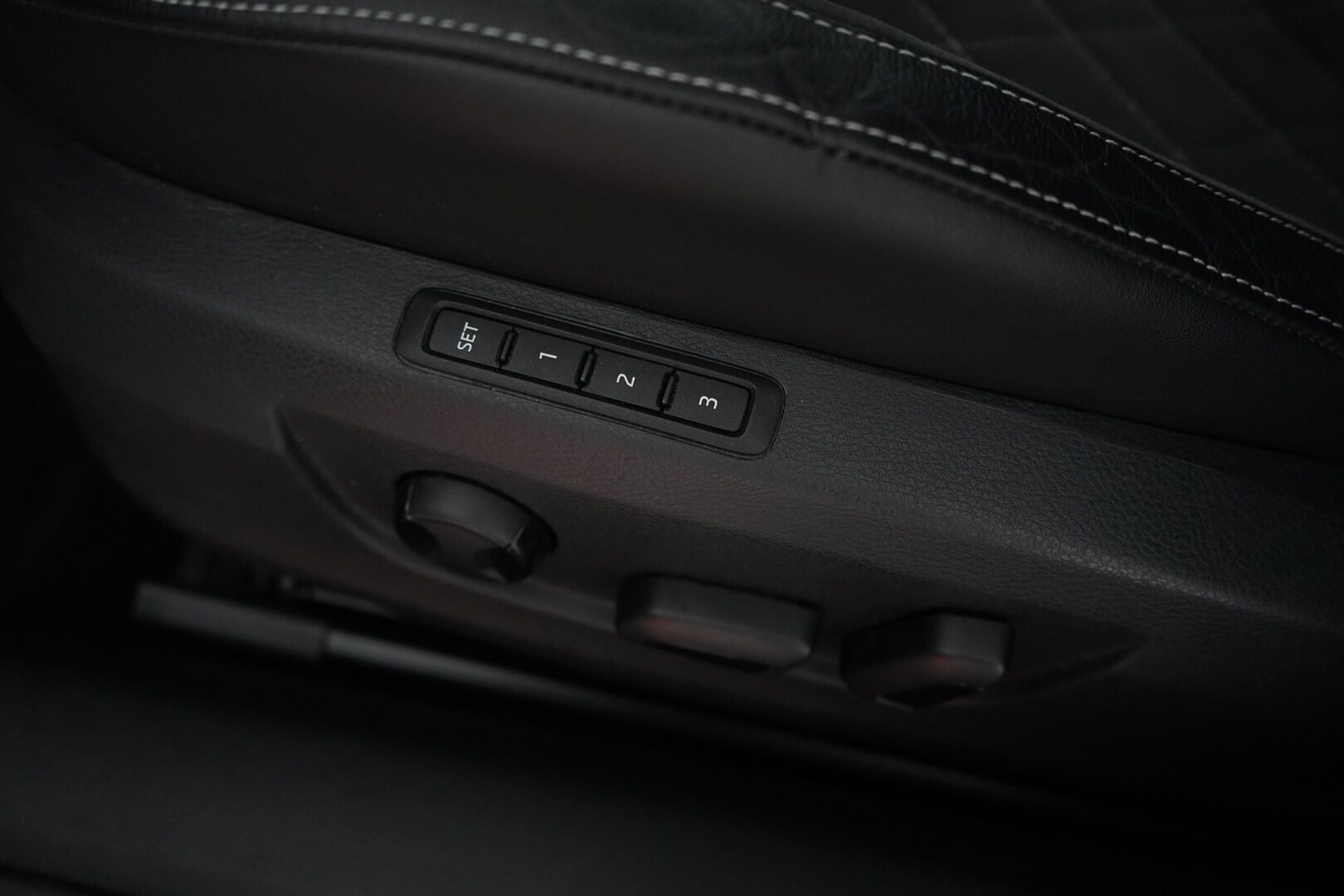 Skoda Superb 2021 Combi 1.4 TSI PHEV SportLine iV DSG Autom. *ACC / Canton / Sport-penkit muistilla / Webasto / Koukku / Digimittaristo* - Skoda OEM Alumiinivanteet / Kummatkin laturit / Sport-line 