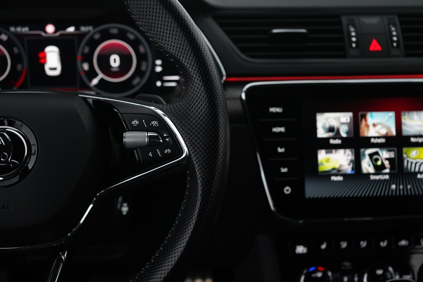 Skoda Superb 2021 Combi 1.4 TSI PHEV SportLine iV DSG Autom. *ACC / Canton / Sport-penkit muistilla / Webasto / Koukku / Digimittaristo* - Skoda OEM Alumiinivanteet / Kummatkin laturit / Sport-line 