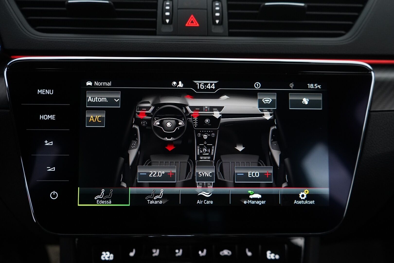 Skoda Superb 2021 Combi 1.4 TSI PHEV SportLine iV DSG Autom. *ACC / Canton / Sport-penkit muistilla / Webasto / Koukku / Digimittaristo* - Skoda OEM Alumiinivanteet / Kummatkin laturit / Sport-line 