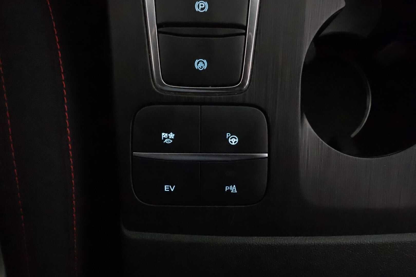 Ford Kuga 2021 2,5 PHEV 225hv CVT FWD ST-Line 5-ovinen **Adapt.vakkari / P.kamera / Koukku / Digimittaristo / KeylessGo** - Merkkihuollettu / Kahdet renkaat aluvanteilla / Digimittaristo / Navi / Ratinlämmitin / Lämmitettävä tuulilasi / Sähköluukku
