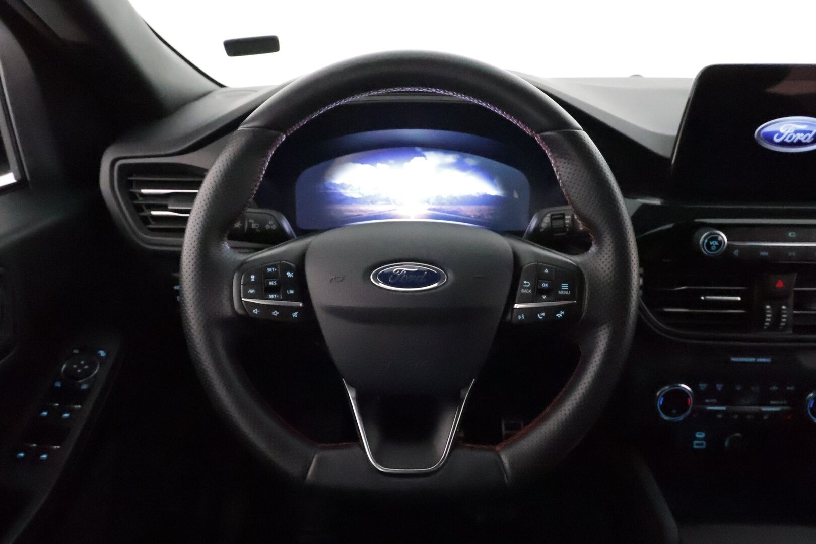 Ford Kuga 2021 2,5 PHEV 225hv CVT FWD ST-Line 5-ovinen **Adapt.vakkari / P.kamera / Koukku / Digimittaristo / KeylessGo** - Merkkihuollettu / Kahdet renkaat aluvanteilla / Digimittaristo / Navi / Ratinlämmitin / Lämmitettävä tuulilasi / Sähköluukku