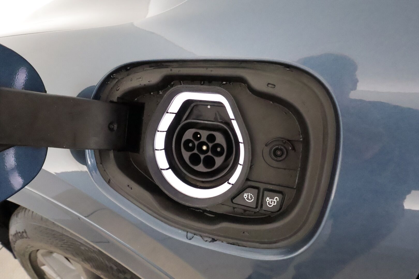 Ford Kuga 2021 2,5 PHEV 225hv CVT FWD ST-Line 5-ovinen **Adapt.vakkari / P.kamera / Koukku / Digimittaristo / KeylessGo** - Merkkihuollettu / Kahdet renkaat aluvanteilla / Digimittaristo / Navi / Ratinlämmitin / Lämmitettävä tuulilasi / Sähköluukku