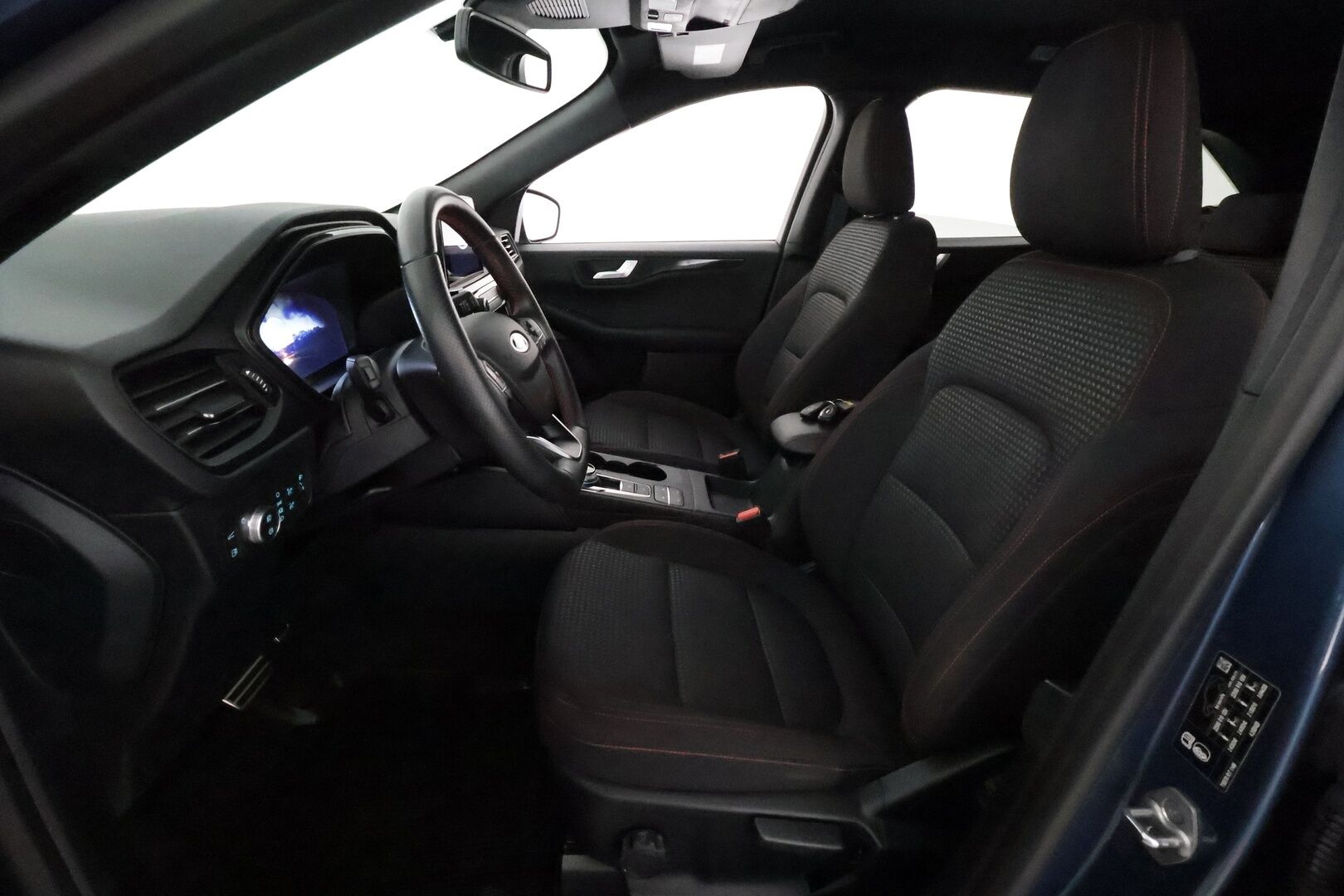 Ford Kuga 2021 2,5 PHEV 225hv CVT FWD ST-Line 5-ovinen **Adapt.vakkari / P.kamera / Koukku / Digimittaristo / KeylessGo** - Merkkihuollettu / Kahdet renkaat aluvanteilla / Digimittaristo / Navi / Ratinlämmitin / Lämmitettävä tuulilasi / Sähköluukku