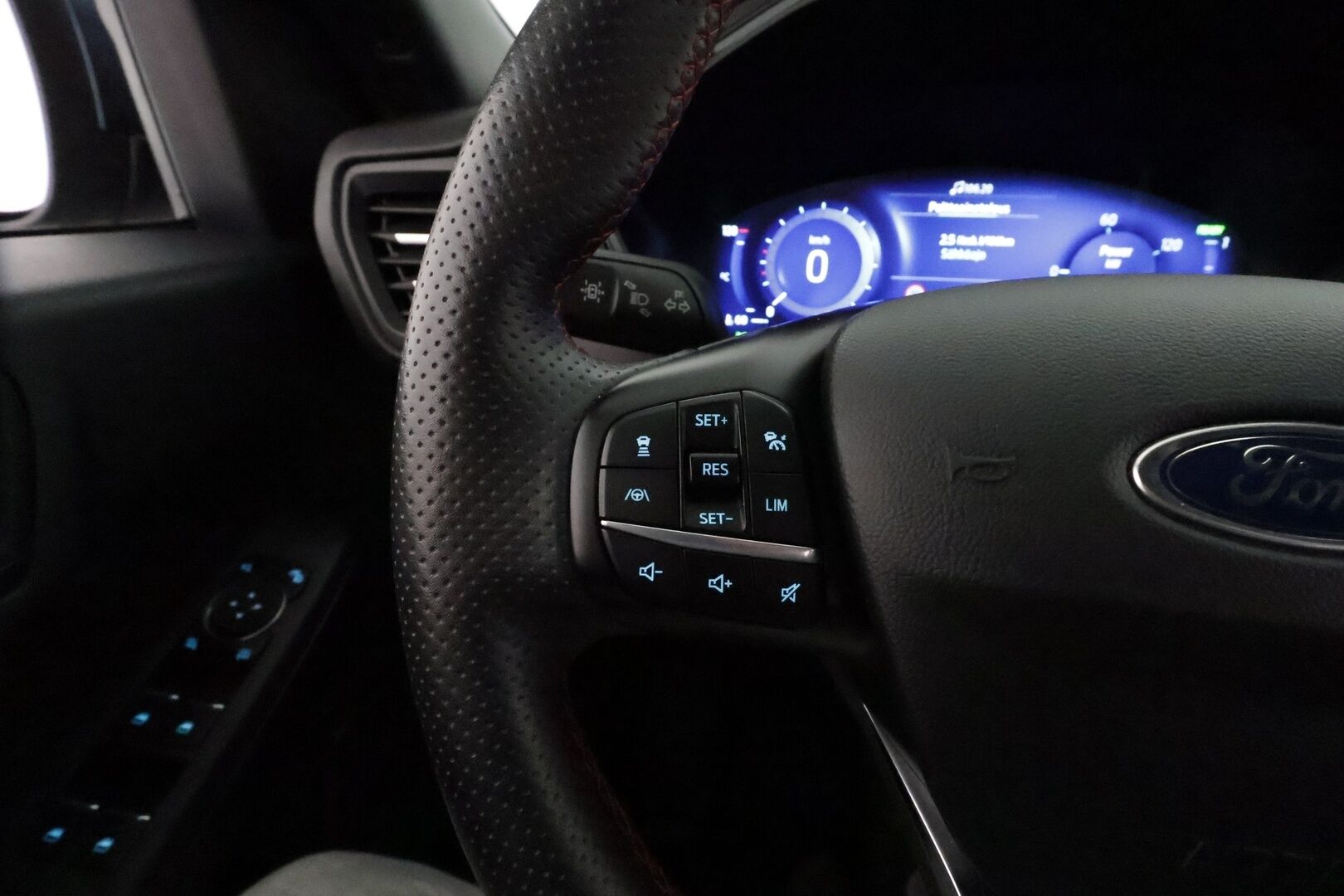 Ford Kuga 2021 2,5 PHEV 225hv CVT FWD ST-Line 5-ovinen **Adapt.vakkari / P.kamera / Koukku / Digimittaristo / KeylessGo** - Merkkihuollettu / Kahdet renkaat aluvanteilla / Digimittaristo / Navi / Ratinlämmitin / Lämmitettävä tuulilasi / Sähköluukku