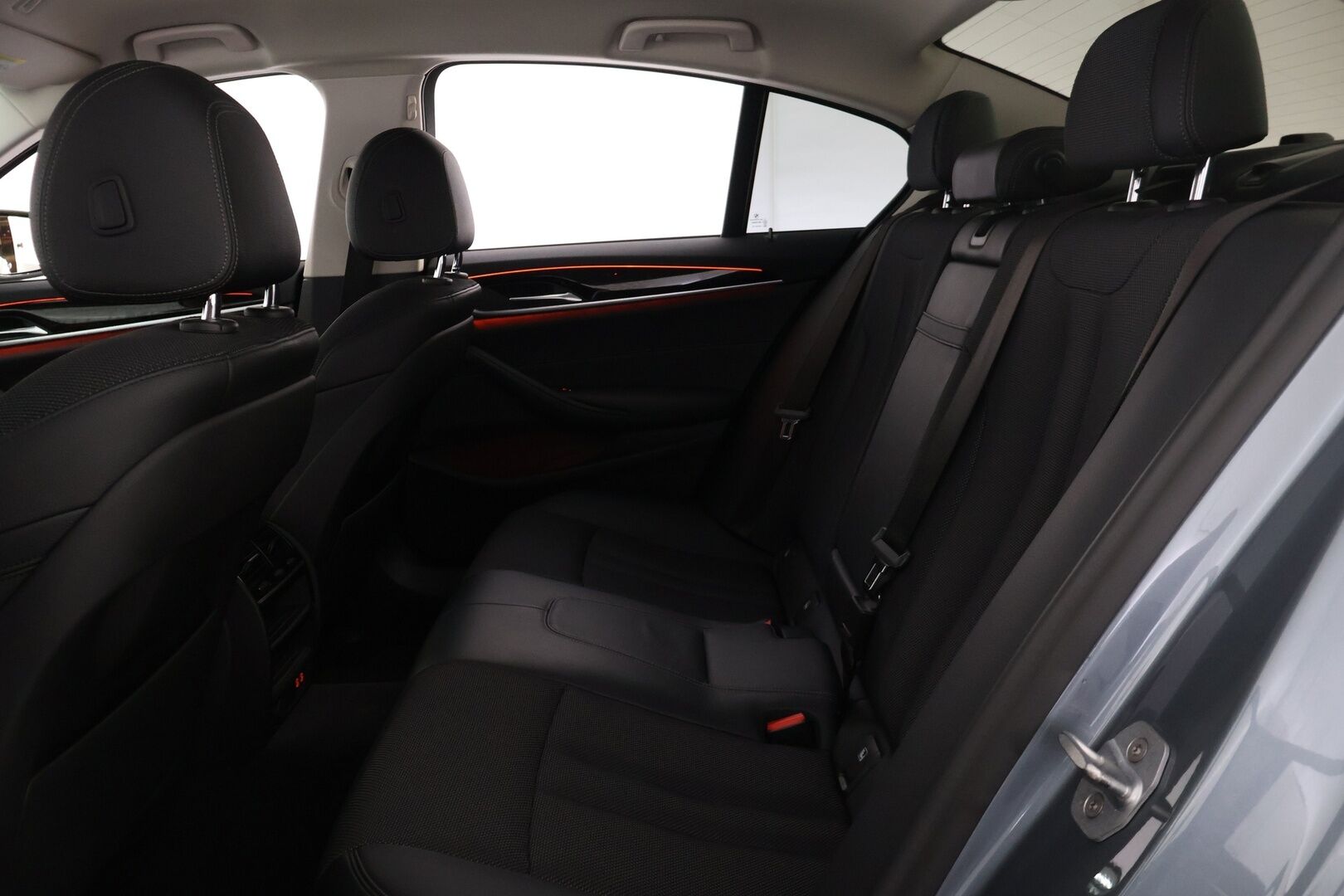 BMW 530 2020 G30 Sedan 530e A xDrive Sport Line ** Juuri tullut! / Vetokoukku / M-Sport ratti / P.kamera / HiFi / Sporttipenkit **