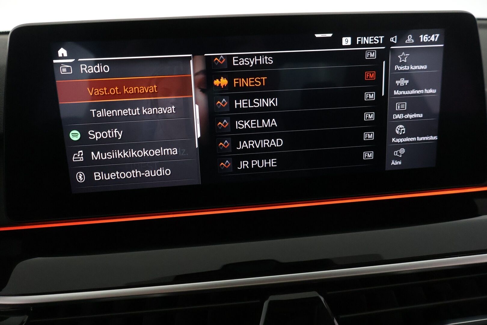 BMW 530 2020 G30 Sedan 530e A xDrive Sport Line ** Juuri tullut! / Vetokoukku / M-Sport ratti / P.kamera / HiFi / Sporttipenkit **