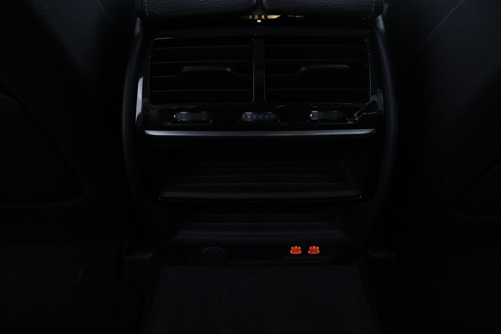 BMW 530 2020 G30 Sedan 530e A xDrive Sport Line ** Juuri tullut! / Vetokoukku / M-Sport ratti / P.kamera / HiFi / Sporttipenkit **