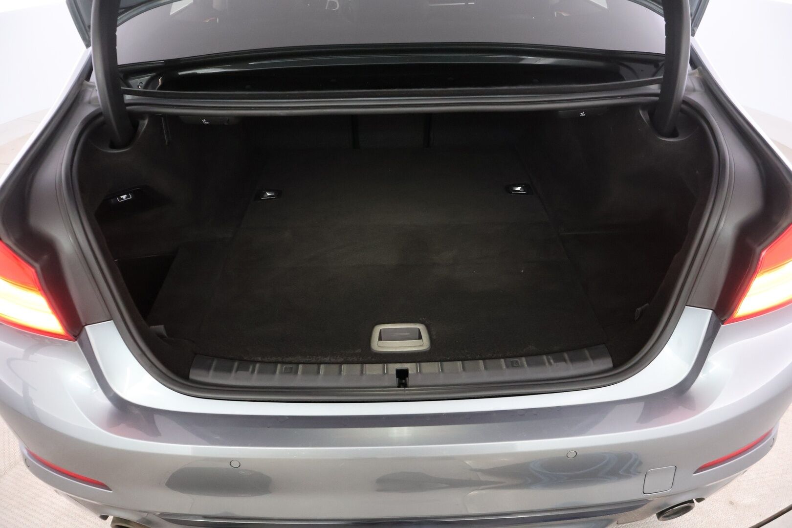 BMW 530 2020 G30 Sedan 530e A xDrive Sport Line ** Juuri tullut! / Vetokoukku / M-Sport ratti / P.kamera / HiFi / Sporttipenkit **