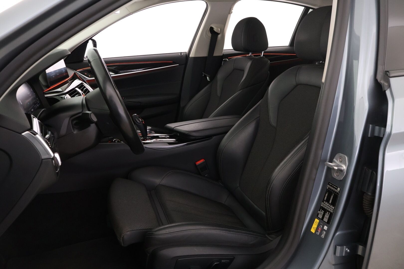 BMW 530 2020 G30 Sedan 530e A xDrive Sport Line ** Juuri tullut! / Vetokoukku / M-Sport ratti / P.kamera / HiFi / Sporttipenkit **