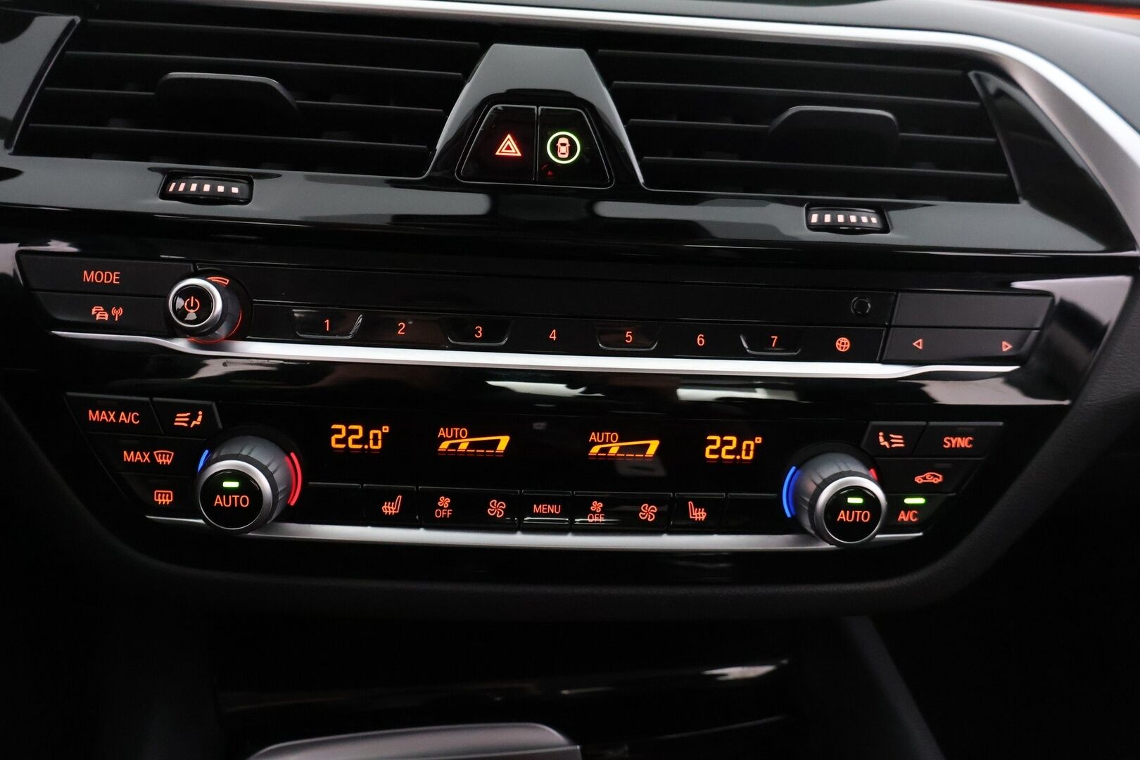 BMW 530 2020 G30 Sedan 530e A xDrive Sport Line ** Juuri tullut! / Vetokoukku / M-Sport ratti / P.kamera / HiFi / Sporttipenkit **