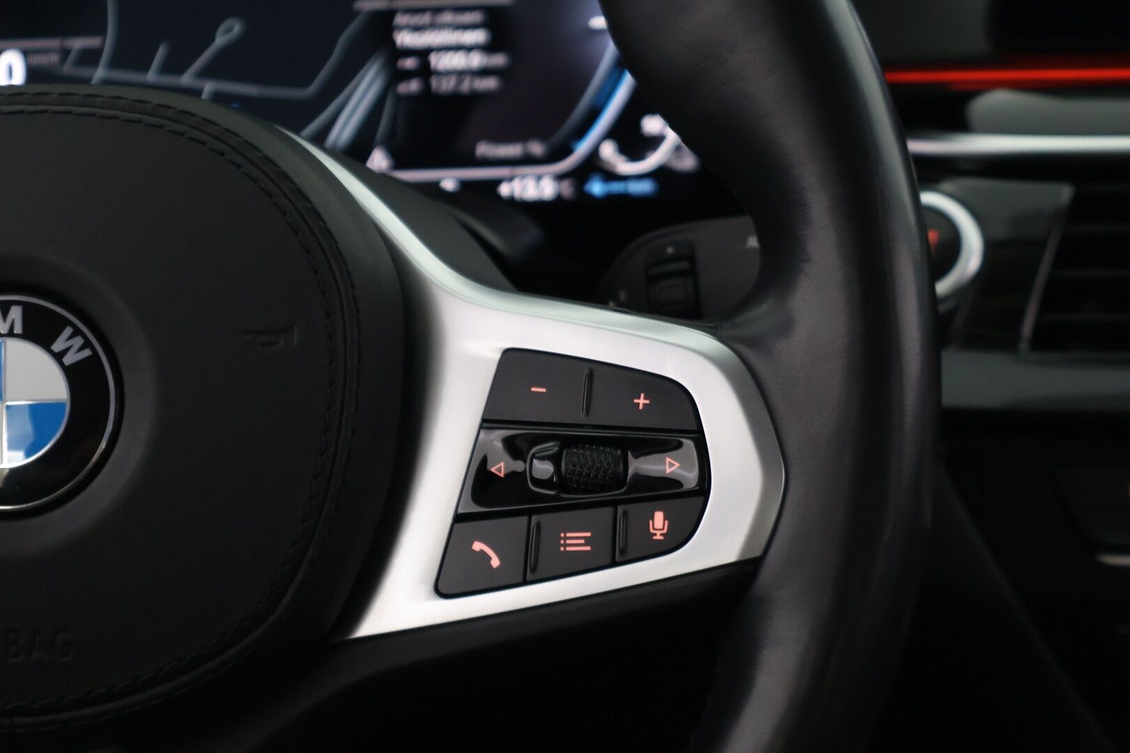 BMW 530 2020 G30 Sedan 530e A xDrive Sport Line ** Juuri tullut! / Vetokoukku / M-Sport ratti / P.kamera / HiFi / Sporttipenkit **