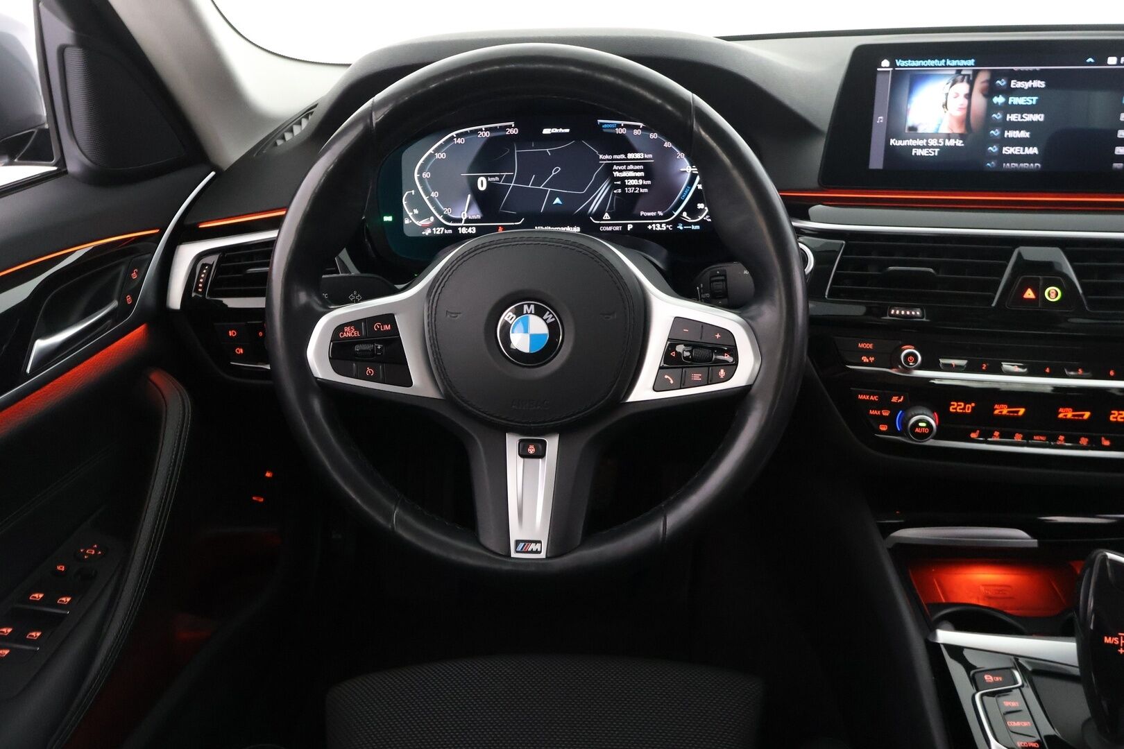 BMW 530 2020 G30 Sedan 530e A xDrive Sport Line ** Juuri tullut! / Vetokoukku / M-Sport ratti / P.kamera / HiFi / Sporttipenkit **