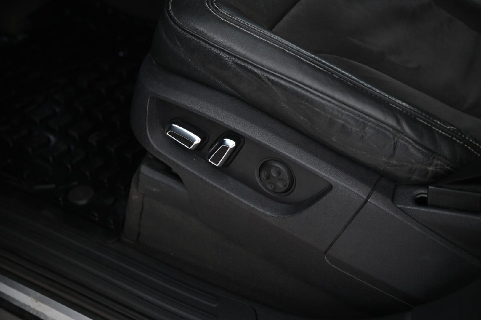 Audi Q7 2012 3.0 V6 TDI 180kw Quattro S-Line 7p - Myydään Huutokaupat.com!