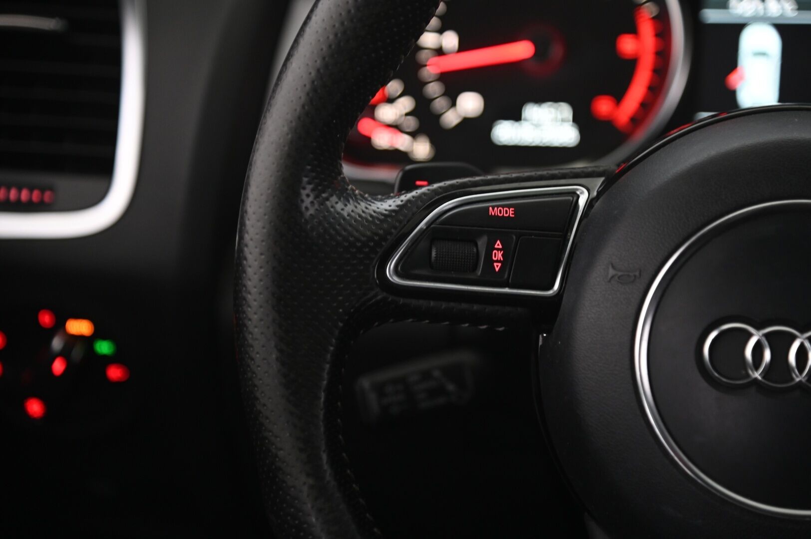Audi Q7 2012 3.0 V6 TDI 180kw Quattro S-Line 7p - Myydään Huutokaupat.com!