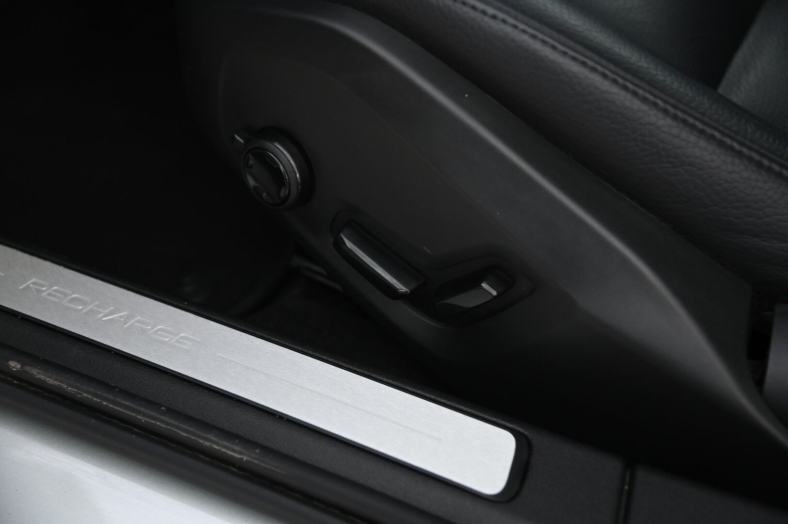 Volvo V60 2021 T6 TwE AWD Inscription aut *VOC / Webasto / ACC / Sporttinahat / Muistipenkki / Pilot Assist / Kamera* - Full Led High Beam ajovalot / Juuri huollettu / Hyvät nastarenkaat