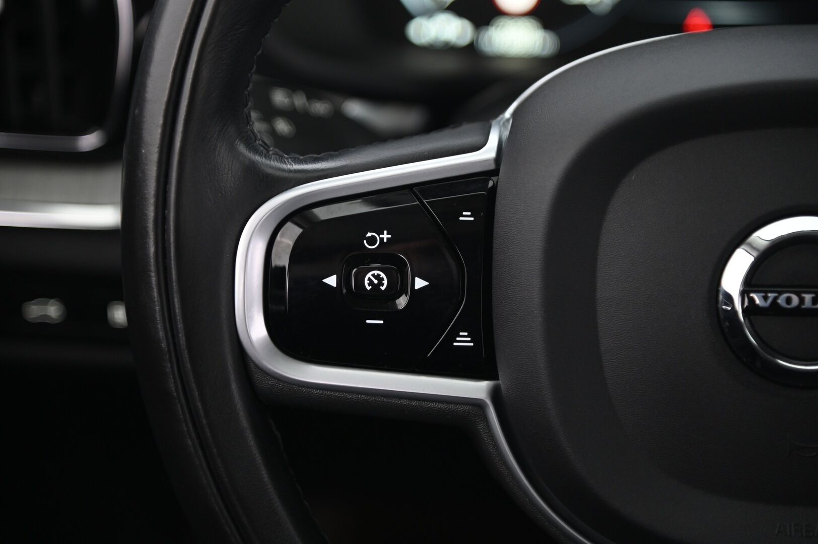 Volvo V60 2021 T6 TwE AWD Inscription aut *VOC / Webasto / ACC / Sporttinahat / Muistipenkki / Pilot Assist / Kamera* - Full Led High Beam ajovalot / Juuri huollettu / Hyvät nastarenkaat