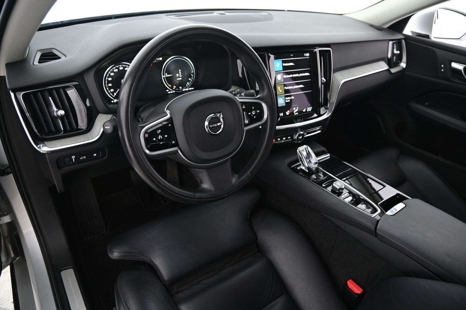 Volvo V60 2021 T6 TwE AWD Inscription aut *VOC / Webasto / ACC / Sporttinahat / Muistipenkki / Pilot Assist / Kamera* - Full Led High Beam ajovalot / Juuri huollettu / Hyvät nastarenkaat