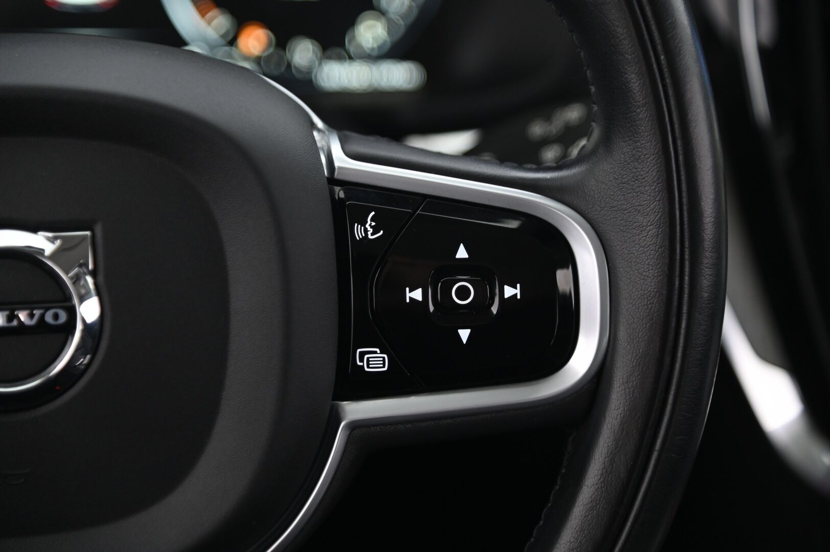 Volvo V60 2021 T6 TwE AWD Inscription aut *VOC / Webasto / ACC / Sporttinahat / Muistipenkki / Pilot Assist / Kamera* - Full Led High Beam ajovalot / Juuri huollettu / Hyvät nastarenkaat