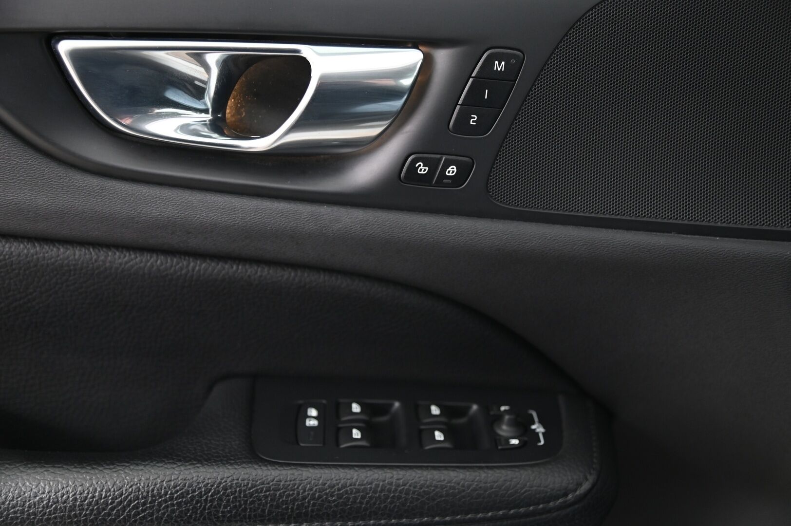 Volvo V60 2021 T6 TwE AWD Inscription aut *VOC / Webasto / ACC / Sporttinahat / Muistipenkki / Pilot Assist / Kamera* - Full Led High Beam ajovalot / Juuri huollettu / Hyvät nastarenkaat