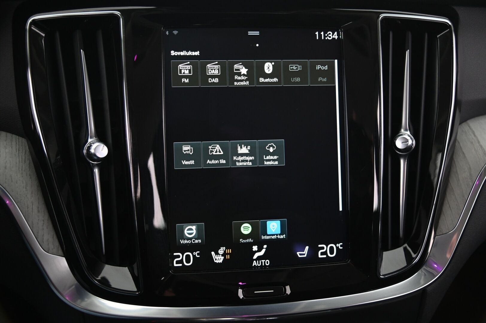 Volvo V60 2021 T6 TwE AWD Inscription aut *VOC / Webasto / ACC / Sporttinahat / Muistipenkki / Pilot Assist / Kamera* - Full Led High Beam ajovalot / Juuri huollettu / Hyvät nastarenkaat