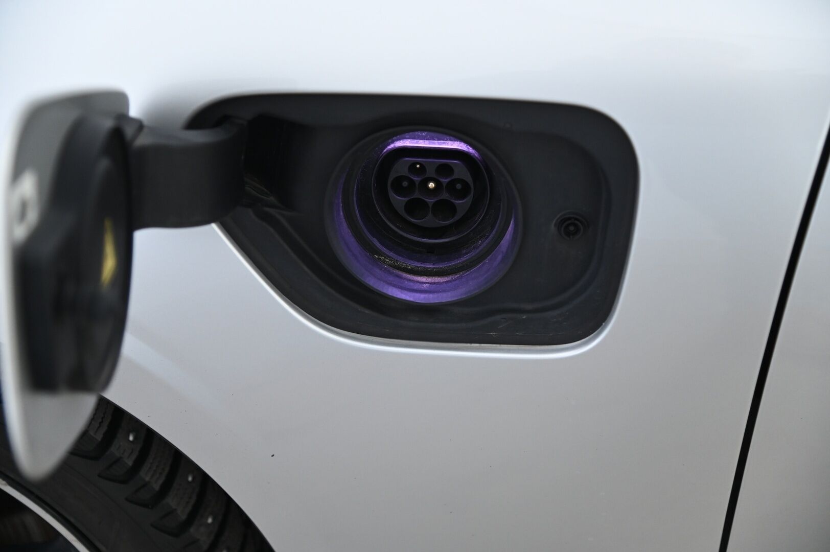 Volvo V60 2021 T6 TwE AWD Inscription aut *VOC / Webasto / ACC / Sporttinahat / Muistipenkki / Pilot Assist / Kamera* - Full Led High Beam ajovalot / Juuri huollettu / Hyvät nastarenkaat