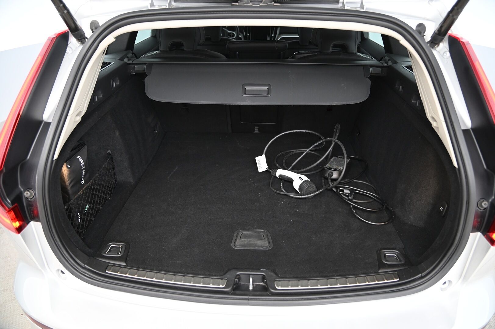 Volvo V60 2021 T6 TwE AWD Inscription aut *VOC / Webasto / ACC / Sporttinahat / Muistipenkki / Pilot Assist / Kamera* - Full Led High Beam ajovalot / Juuri huollettu / Hyvät nastarenkaat