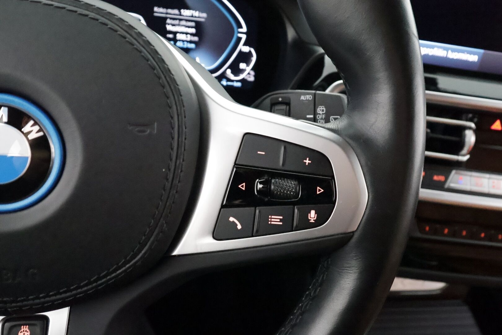 BMW X3 2022 G01 xDrive 30e A Charged Edition - | ACC | Lisälämmitin | Koukku | Adpat. LED | Hifit | P.Kamera | Muistipenkki | Apple&Android | 1.Om Suomi-auto | Kahdet Renkaat |