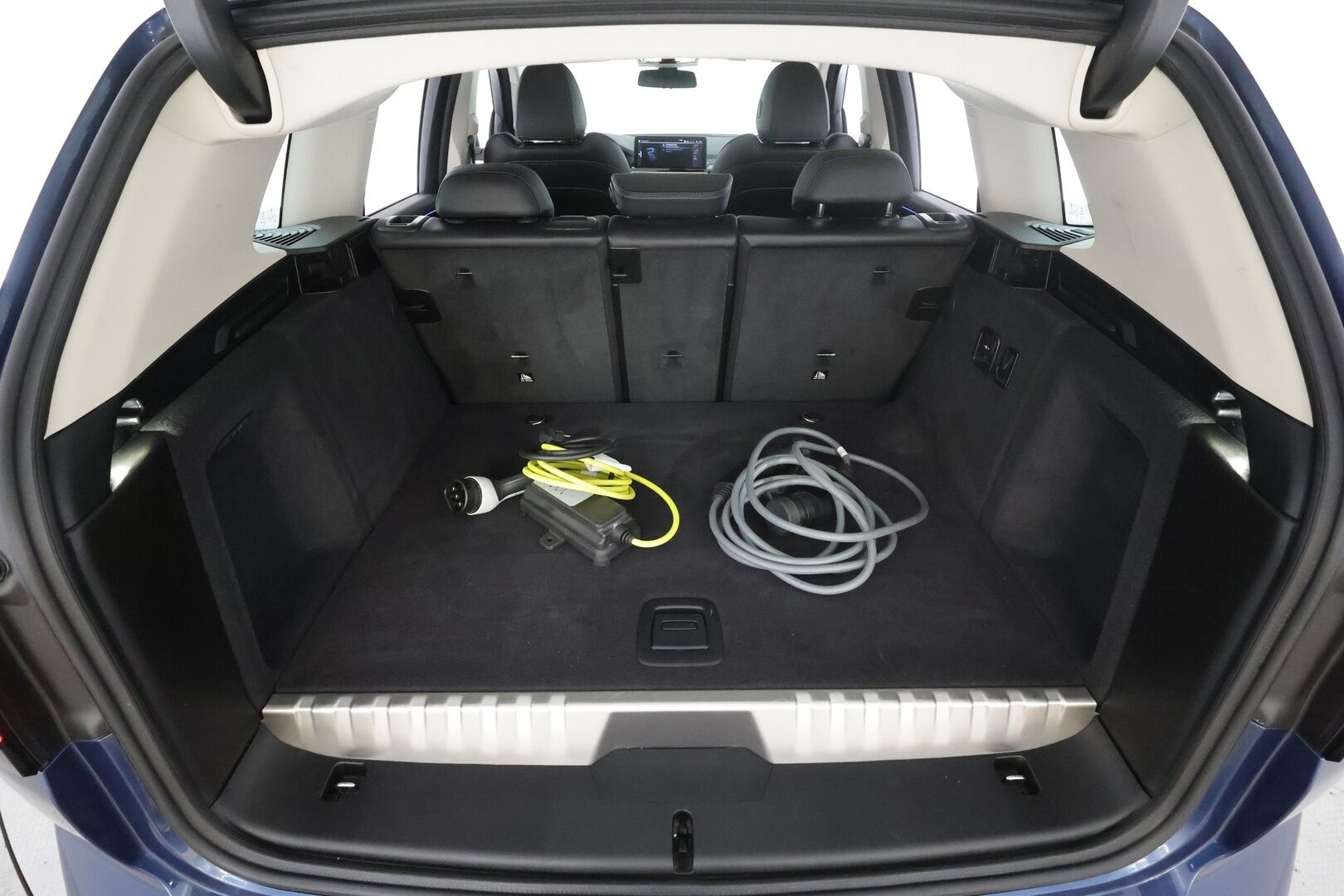 BMW X3 2023 G01 xDrive 30e A Charged Edition * HiFi / Sporttinahat / Peruutuskamera / Vetokoukku / LED / Vakkari / Sähkökontti! - 1.Om Suomi-auto / Kahdet renkaat aluvanteilla / ALV