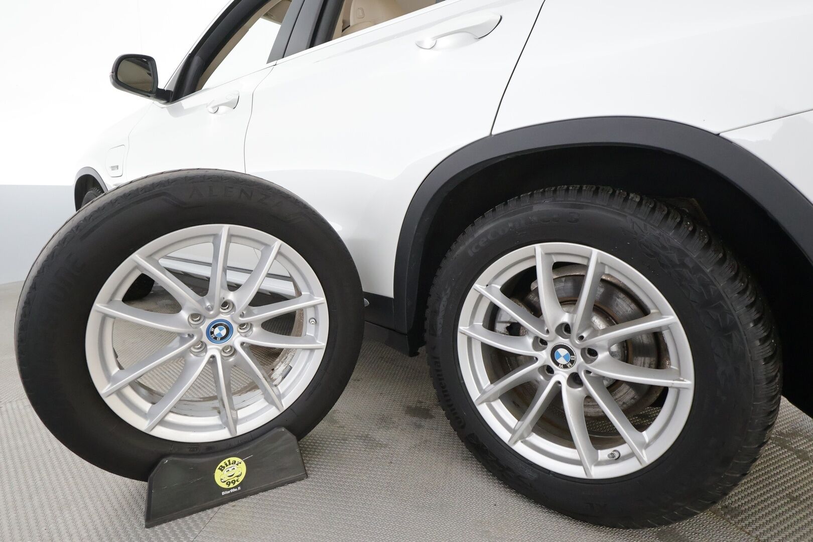 BMW X3 2023 G01 xDrive 30e A Charged Edition * ACC / P.kamera / LED / Hifi / Navi / Sporttinahat / Sähköluukku * - 1.Om Suomi-auto / Kahdet renkaat aluvanteilla / Merkkihuollettu