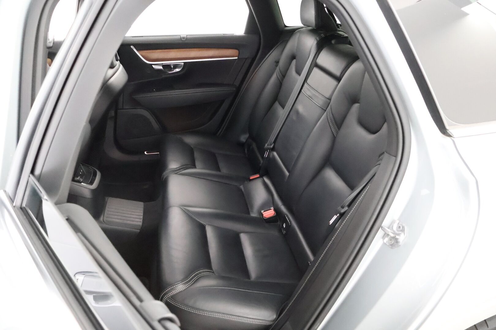 Volvo V90 2019 T8 AWD Inscription aut - Webasto / Harman&Kardon / Adapt.Vakkari / Panorama/ Koukku / HUD / 360-Kamera / Nahkapenkit Muistilla / Supervarusteet!