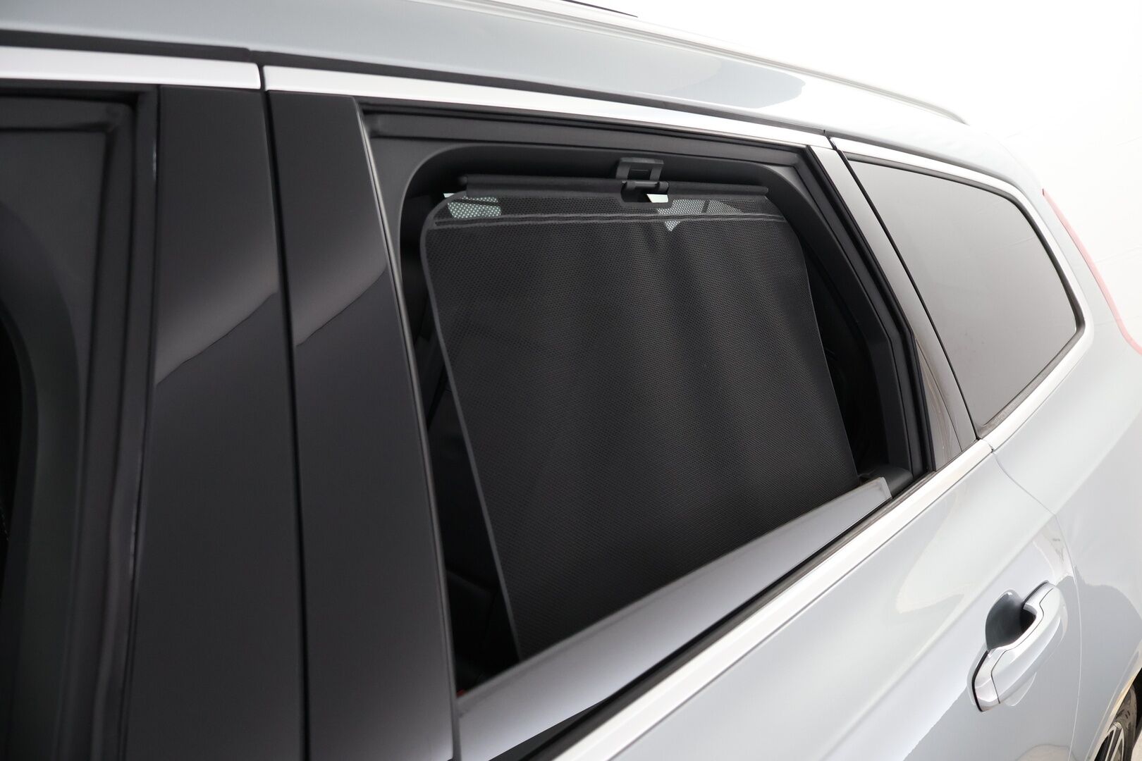 Volvo V90 2019 T8 AWD Inscription aut - Webasto / Harman&Kardon / Adapt.Vakkari / Panorama/ Koukku / HUD / 360-Kamera / Nahkapenkit Muistilla / Supervarusteet!