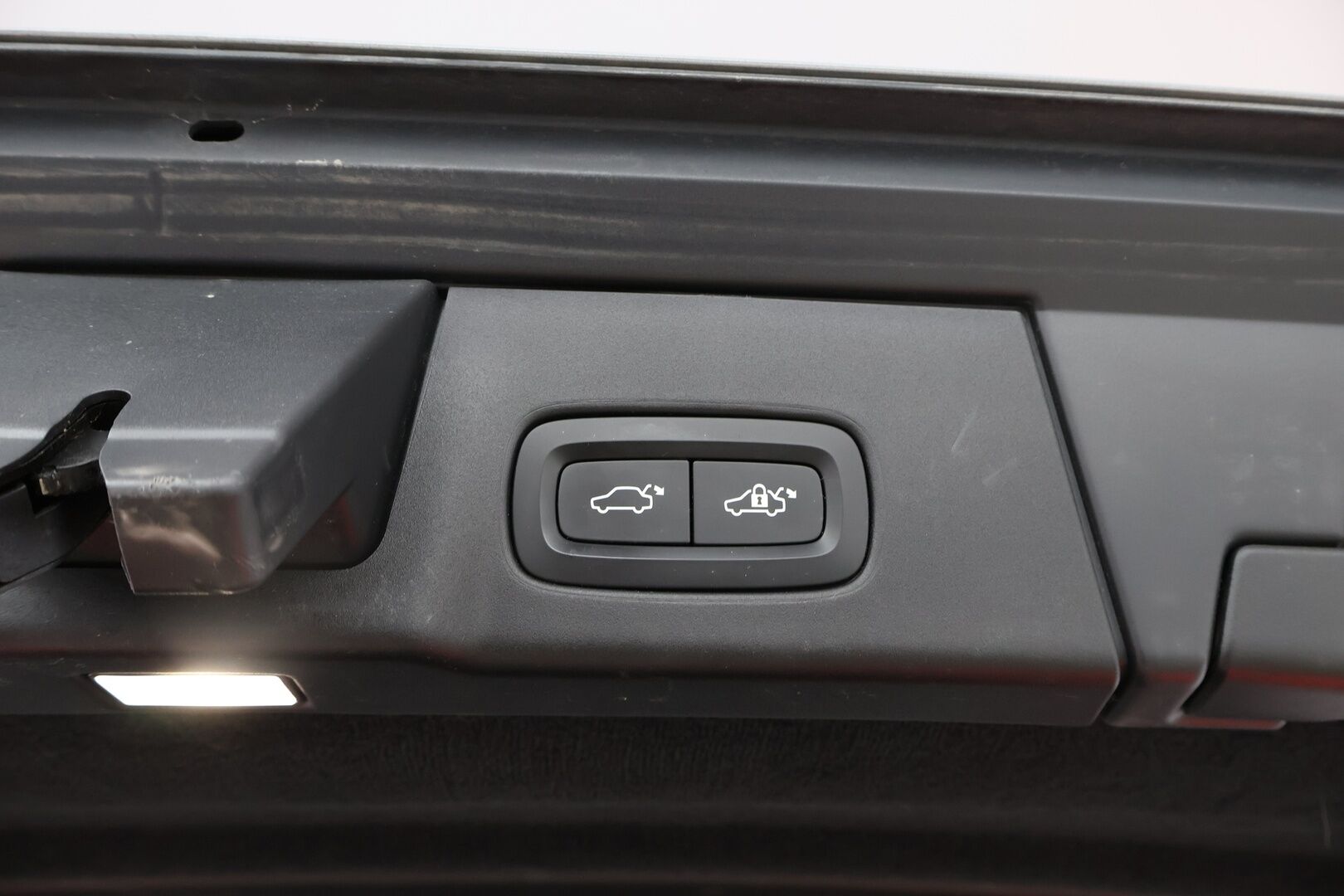Volvo V90 2019 T8 AWD Inscription aut - Webasto / Harman&Kardon / Adapt.Vakkari / Panorama/ Koukku / HUD / 360-Kamera / Nahkapenkit Muistilla / Supervarusteet!