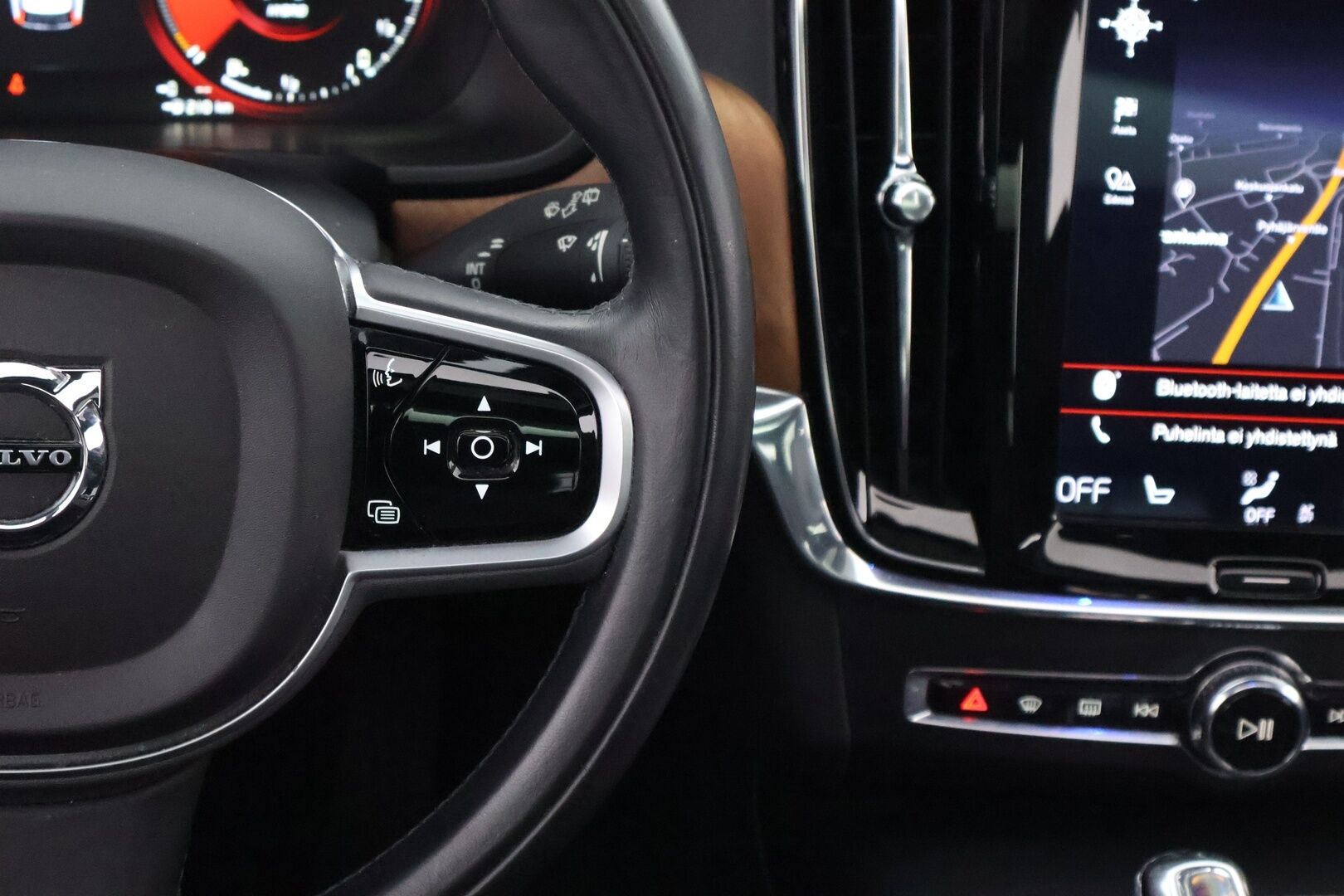 Volvo V90 2019 T8 AWD Inscription aut - Webasto / Harman&Kardon / Adapt.Vakkari / Panorama/ Koukku / HUD / 360-Kamera / Nahkapenkit Muistilla / Supervarusteet!