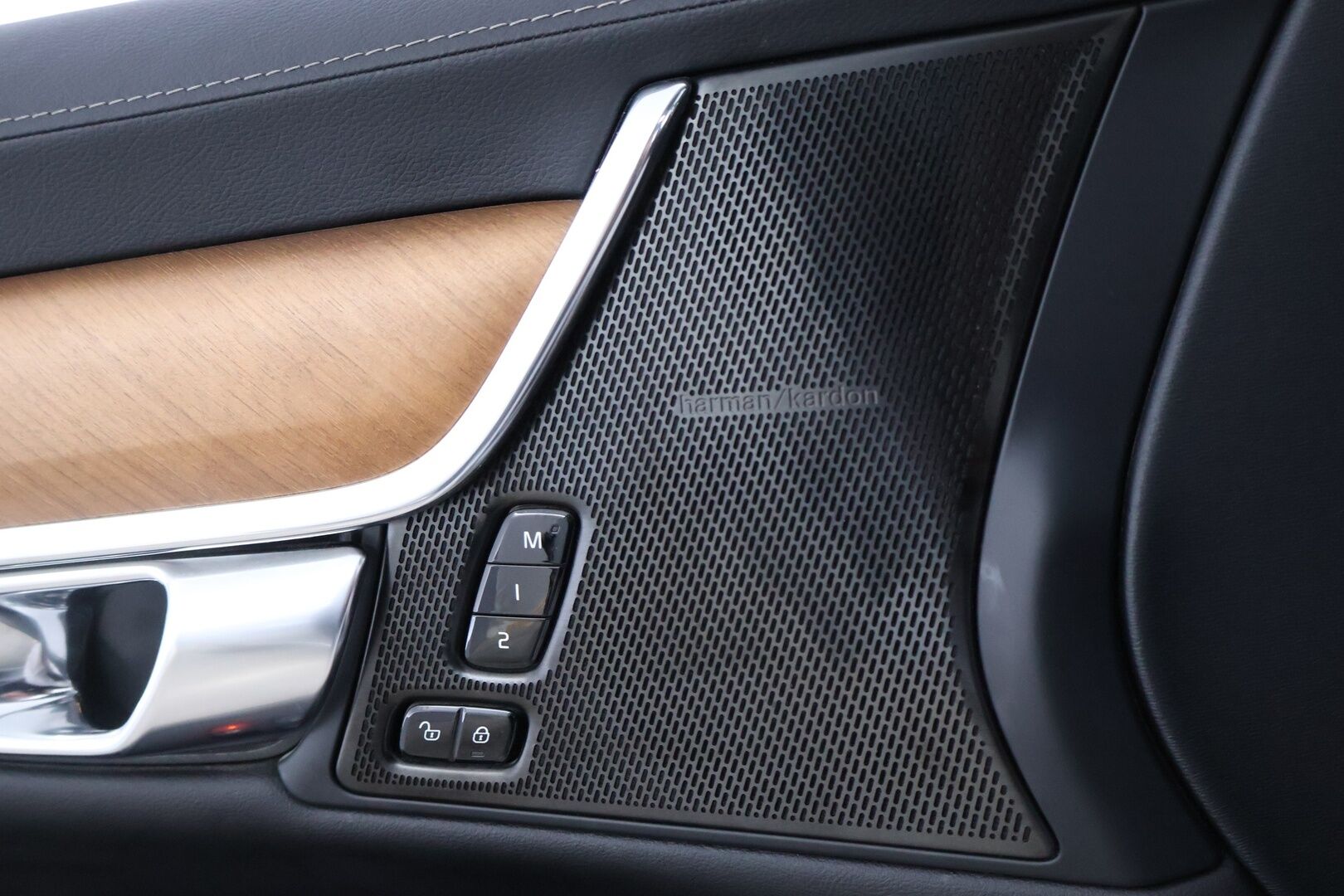 Volvo V90 2019 T8 AWD Inscription aut - Webasto / Harman&Kardon / Adapt.Vakkari / Panorama/ Koukku / HUD / 360-Kamera / Nahkapenkit Muistilla / Supervarusteet!