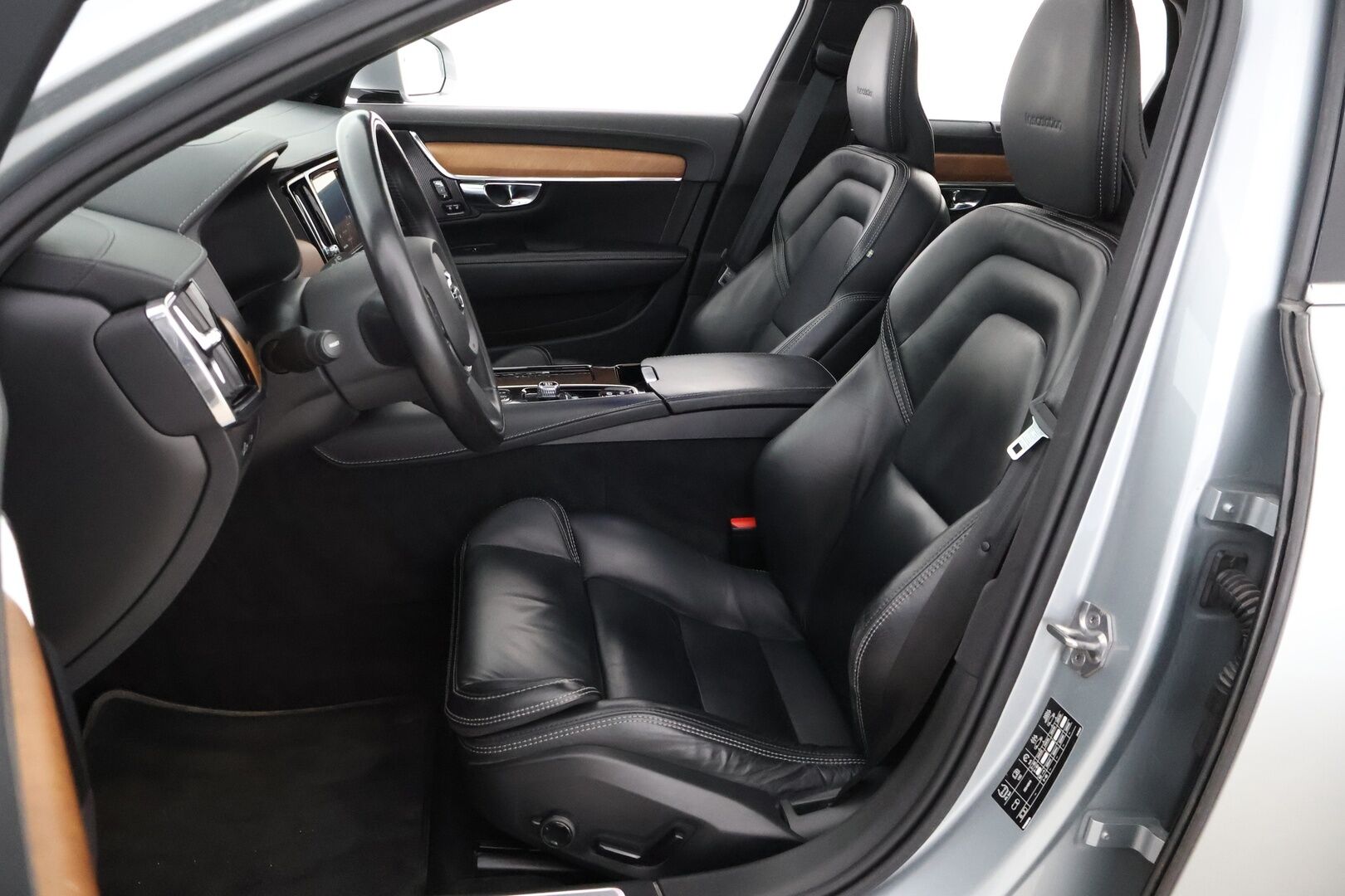 Volvo V90 2019 T8 AWD Inscription aut - Webasto / Harman&Kardon / Adapt.Vakkari / Panorama/ Koukku / HUD / 360-Kamera / Nahkapenkit Muistilla / Supervarusteet!