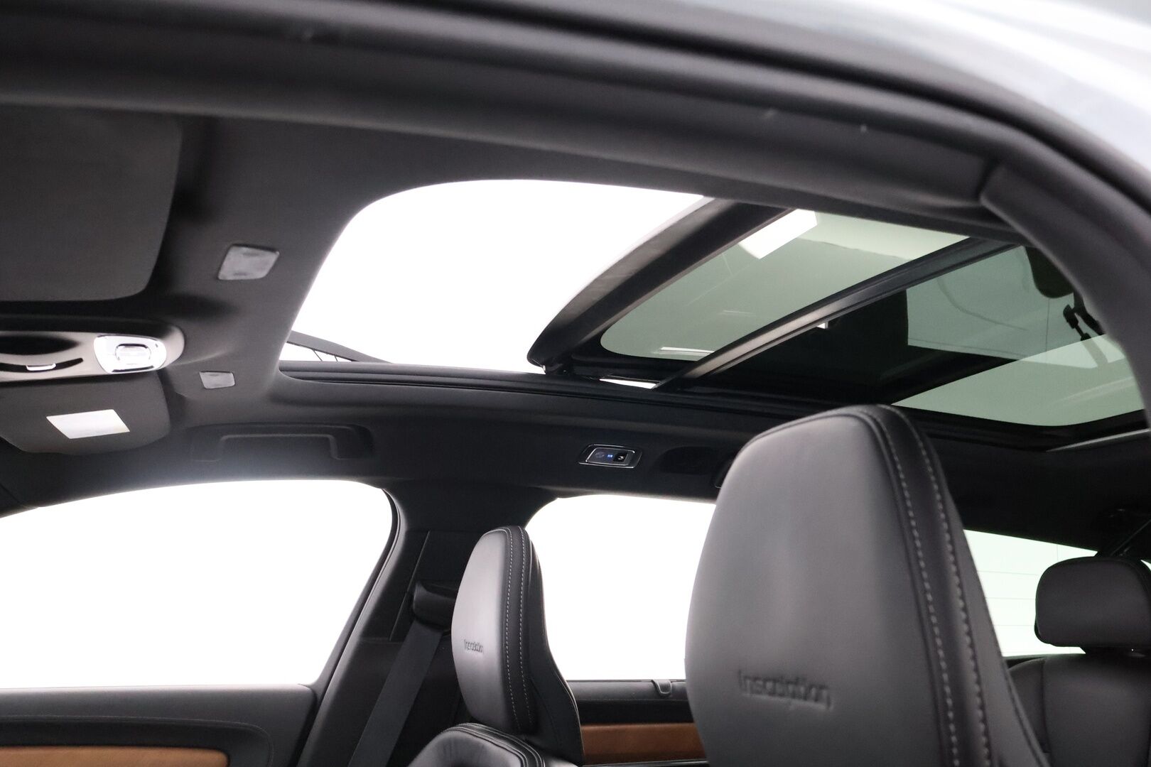 Volvo V90 2019 T8 AWD Inscription aut - Webasto / Harman&Kardon / Adapt.Vakkari / Panorama/ Koukku / HUD / 360-Kamera / Nahkapenkit Muistilla / Supervarusteet!