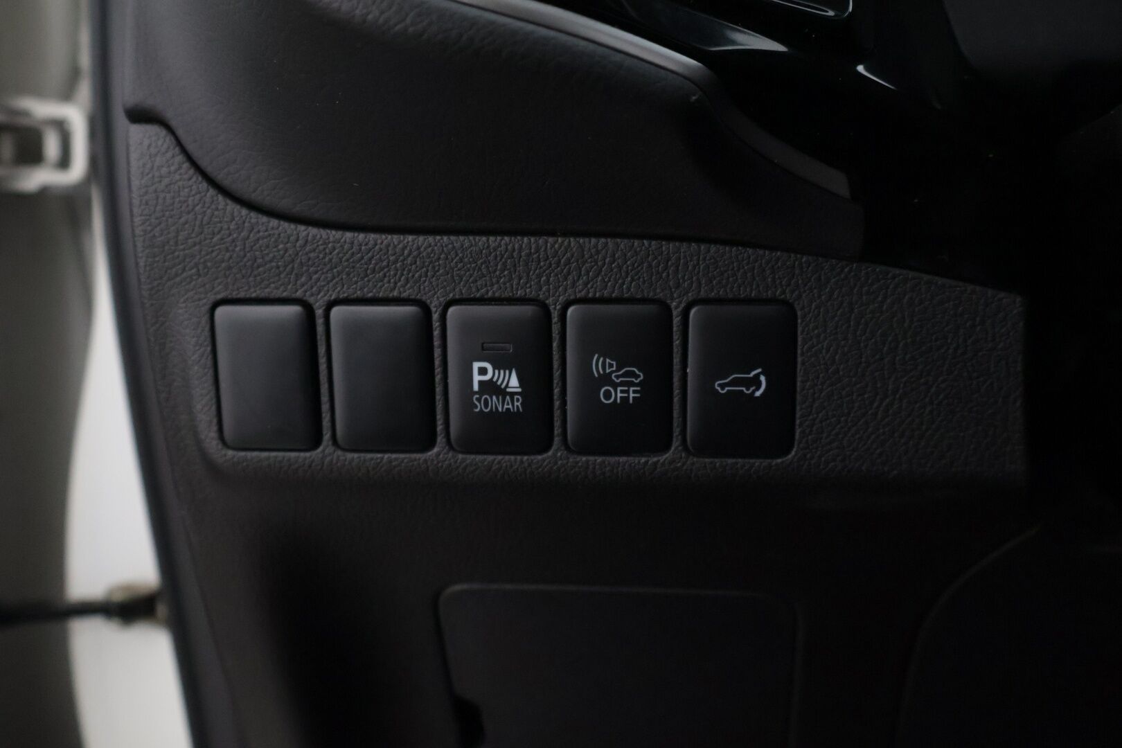 Mitsubishi Outlander PHEV 2014 Instyle Navi 4WD 5P  * / Vetokoukku / Sähköluukku / Vakkari / Neliveto / Rockford Audio / * - Vetokoukullinen neliveto