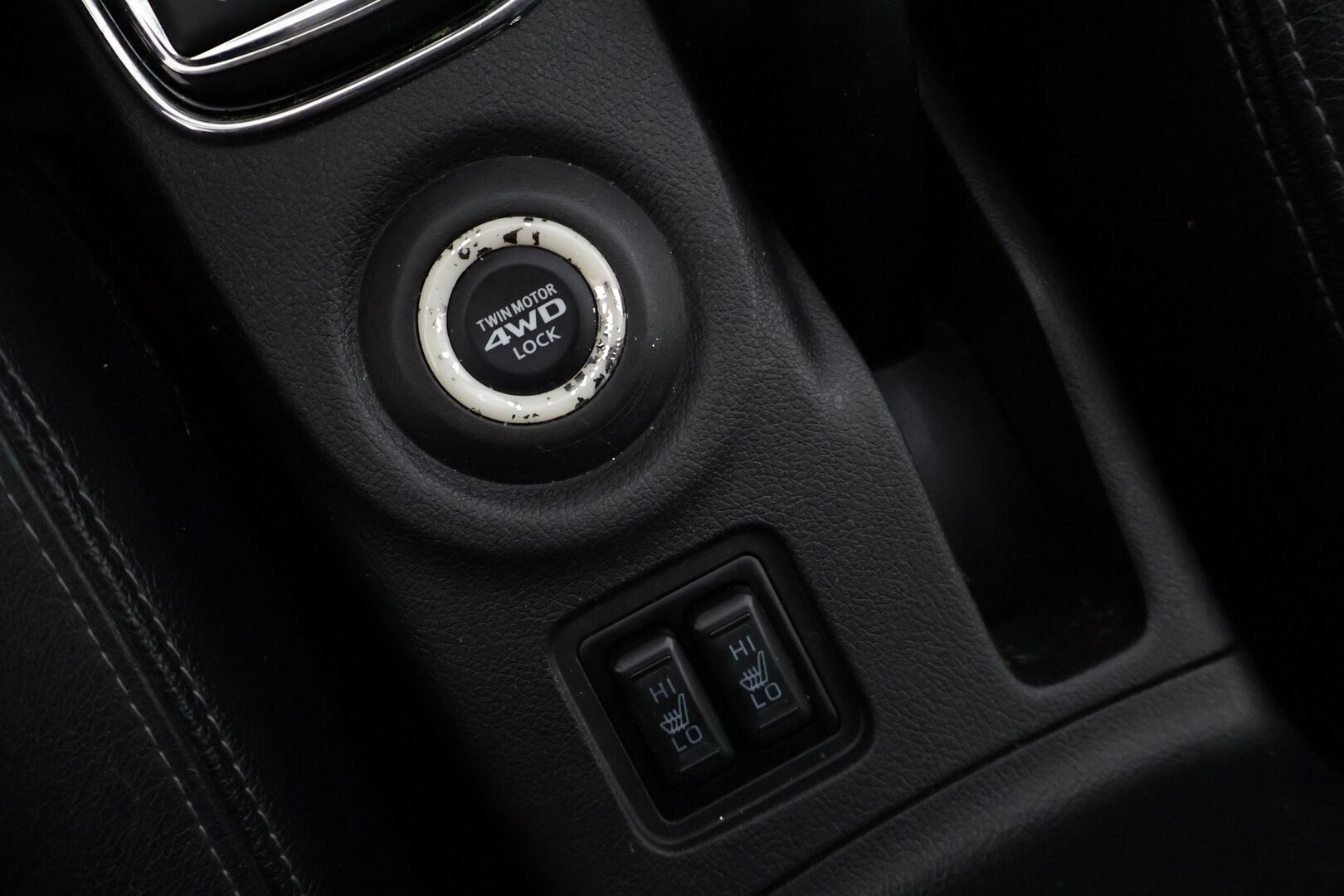 Mitsubishi Outlander PHEV 2014 Instyle Navi 4WD 5P  * / Vetokoukku / Sähköluukku / Vakkari / Neliveto / Rockford Audio / * - Vetokoukullinen neliveto