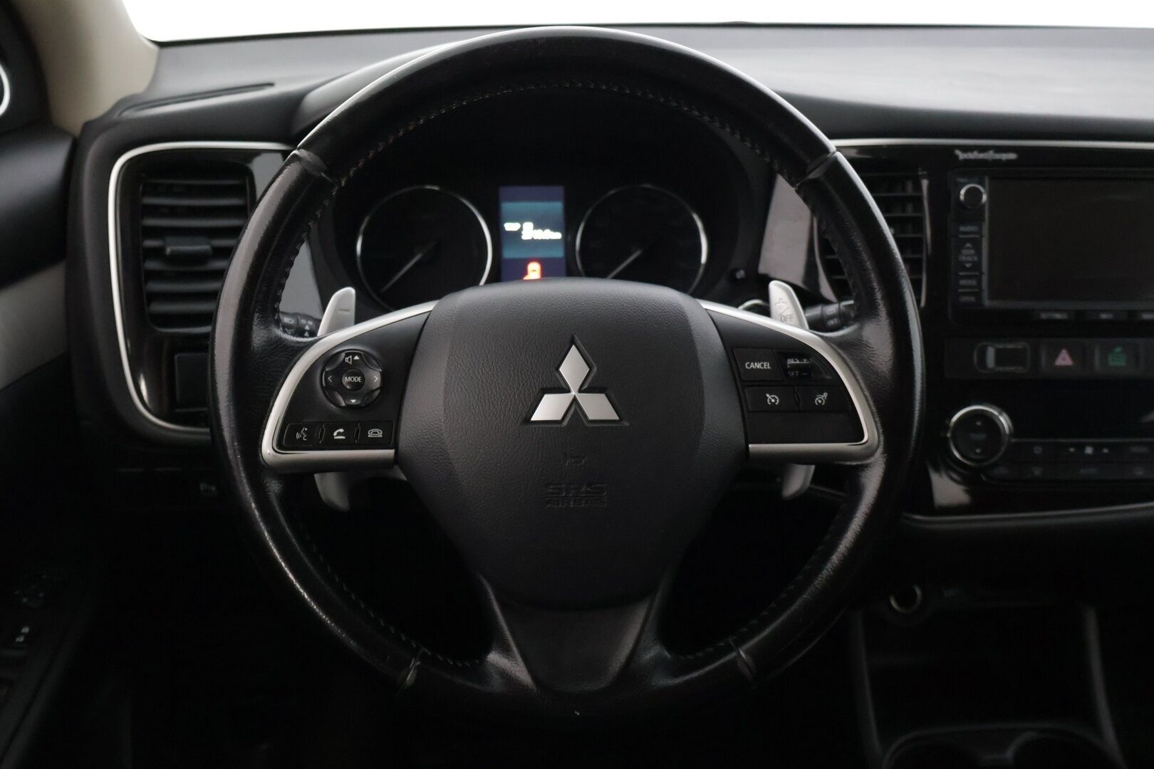 Mitsubishi Outlander PHEV 2014 Instyle Navi 4WD 5P  * / Vetokoukku / Sähköluukku / Vakkari / Neliveto / Rockford Audio / * - Vetokoukullinen neliveto