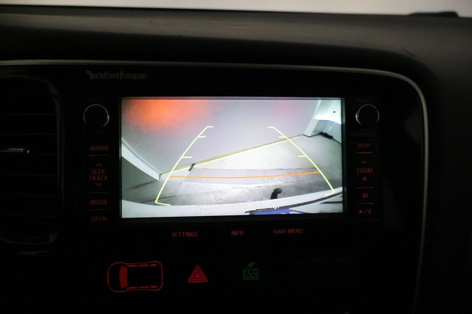 Mitsubishi Outlander PHEV 2014 Instyle Navi 4WD 5P  * / Vetokoukku / Sähköluukku / Vakkari / Neliveto / Rockford Audio / * - Vetokoukullinen neliveto