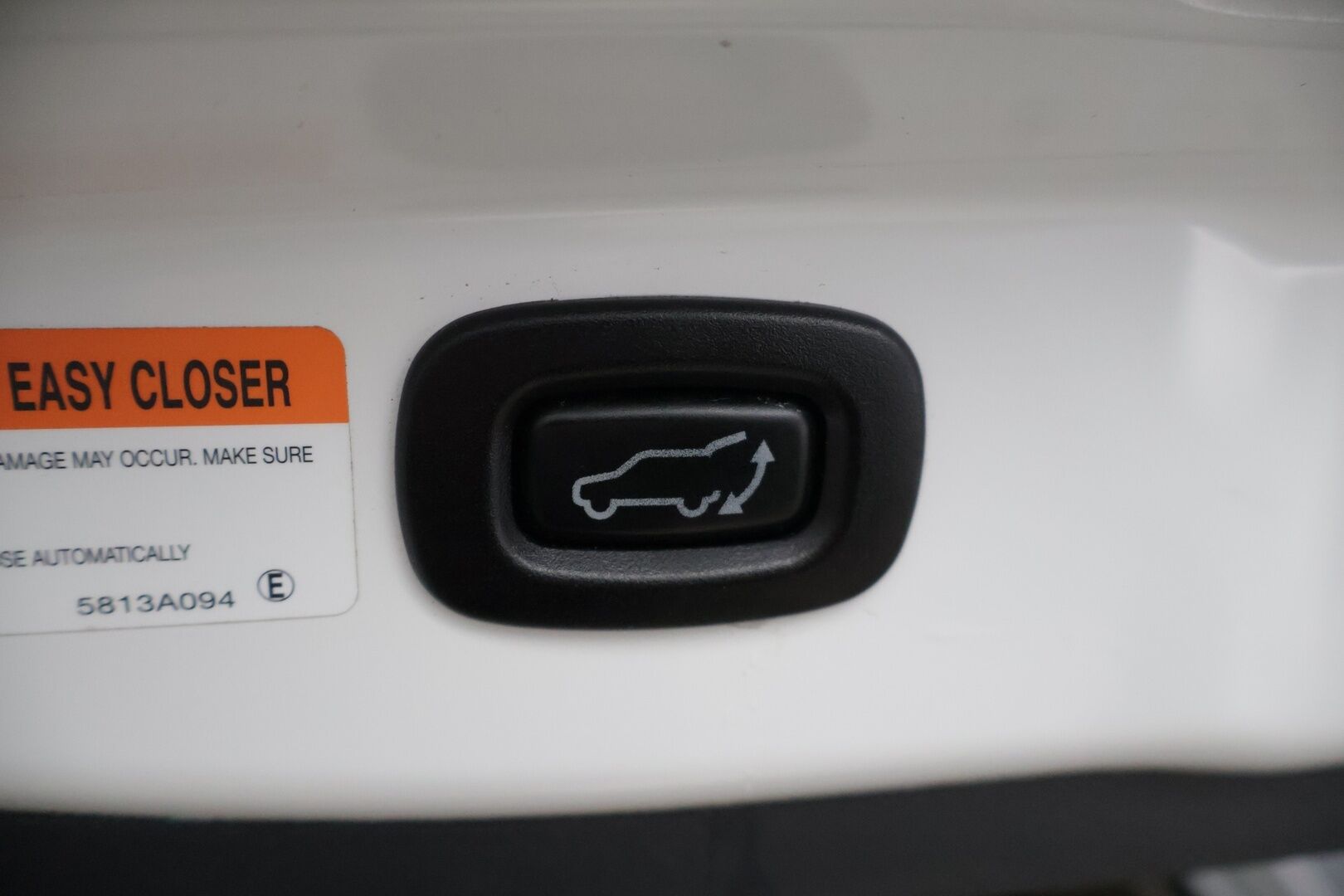 Mitsubishi Outlander PHEV 2014 Instyle Navi 4WD 5P  * / Vetokoukku / Sähköluukku / Vakkari / Neliveto / Rockford Audio / * - Vetokoukullinen neliveto