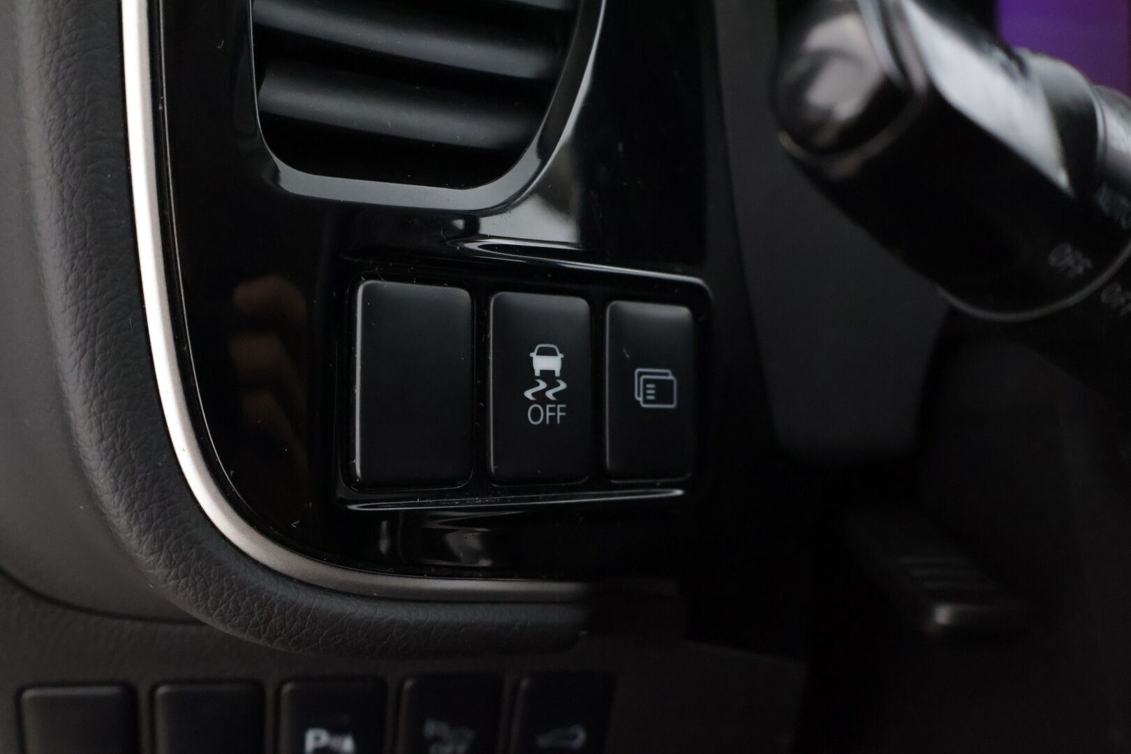 Mitsubishi Outlander PHEV 2014 Instyle Navi 4WD 5P  * / Vetokoukku / Sähköluukku / Vakkari / Neliveto / Rockford Audio / * - Vetokoukullinen neliveto