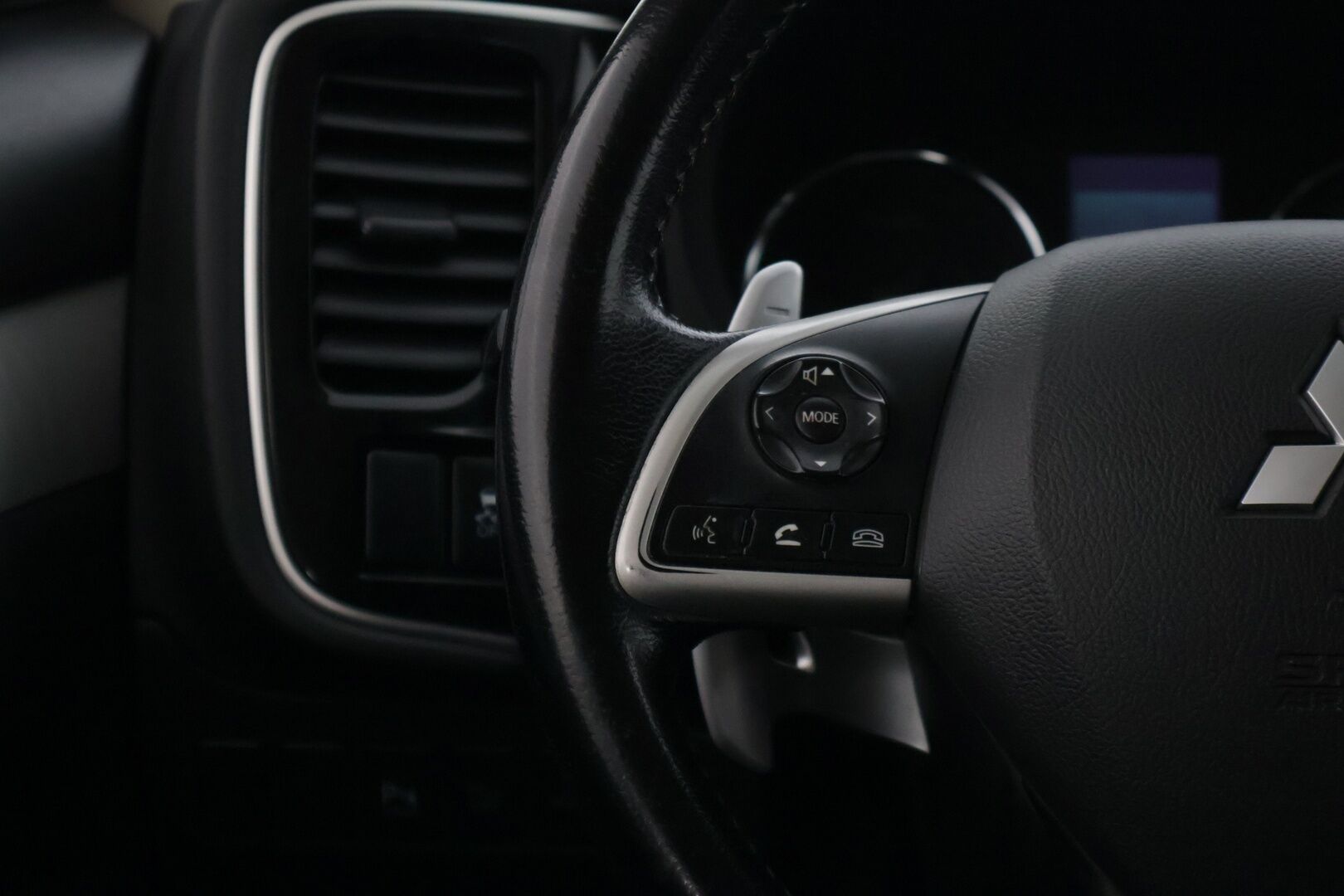 Mitsubishi Outlander PHEV 2014 Instyle Navi 4WD 5P  * / Vetokoukku / Sähköluukku / Vakkari / Neliveto / Rockford Audio / * - Vetokoukullinen neliveto