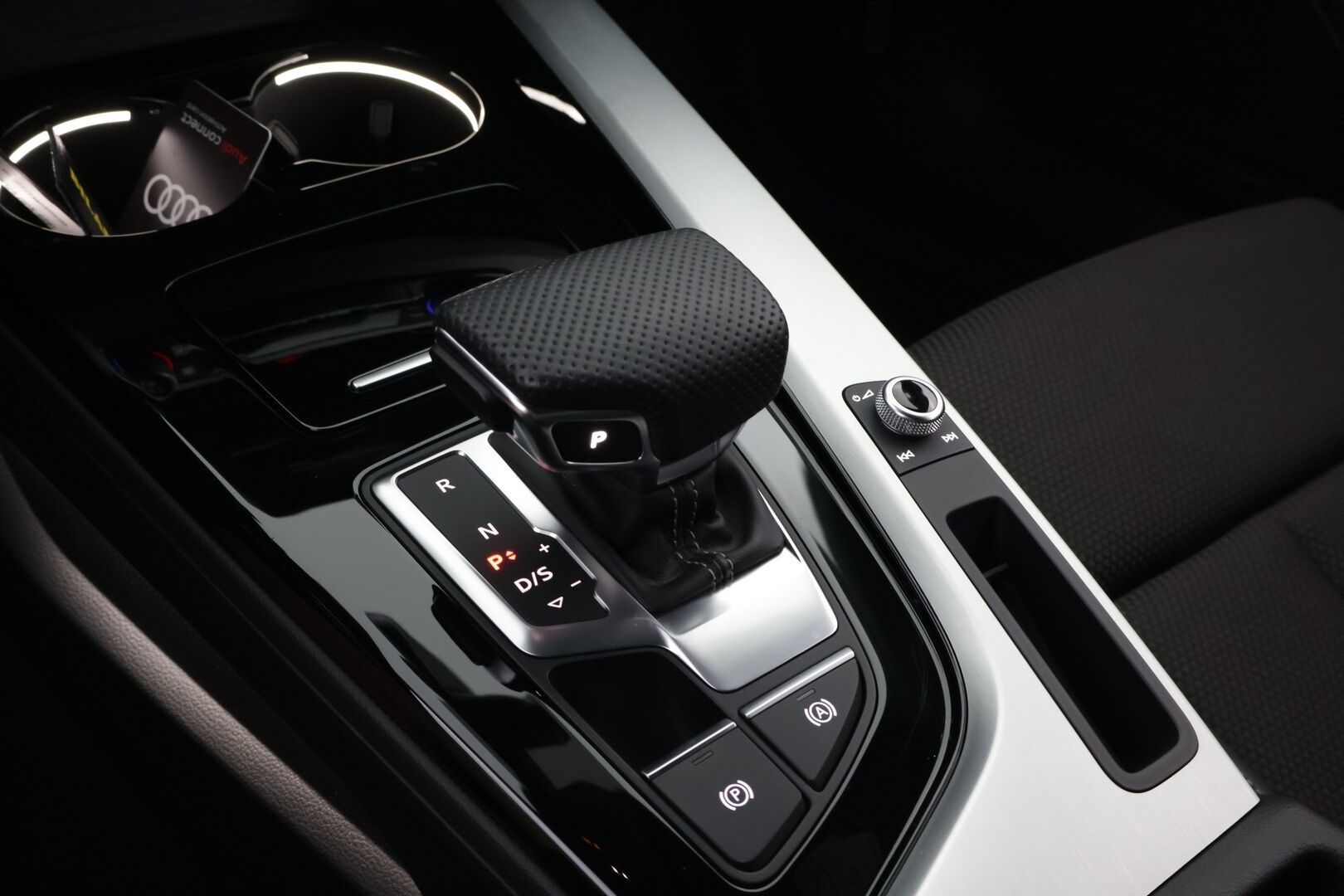 Audi A4 2023 Avant 40 TFSI 150 kW MHEV quattro S tronic S Line - S LINE | Suomiauto | ACC | Matrix LED | Digital Cockpit | Peruutuskamera | Vetokoukku | Puolinahka Sporttipenkit | Audi Sound System | Huippuvarusteet!
