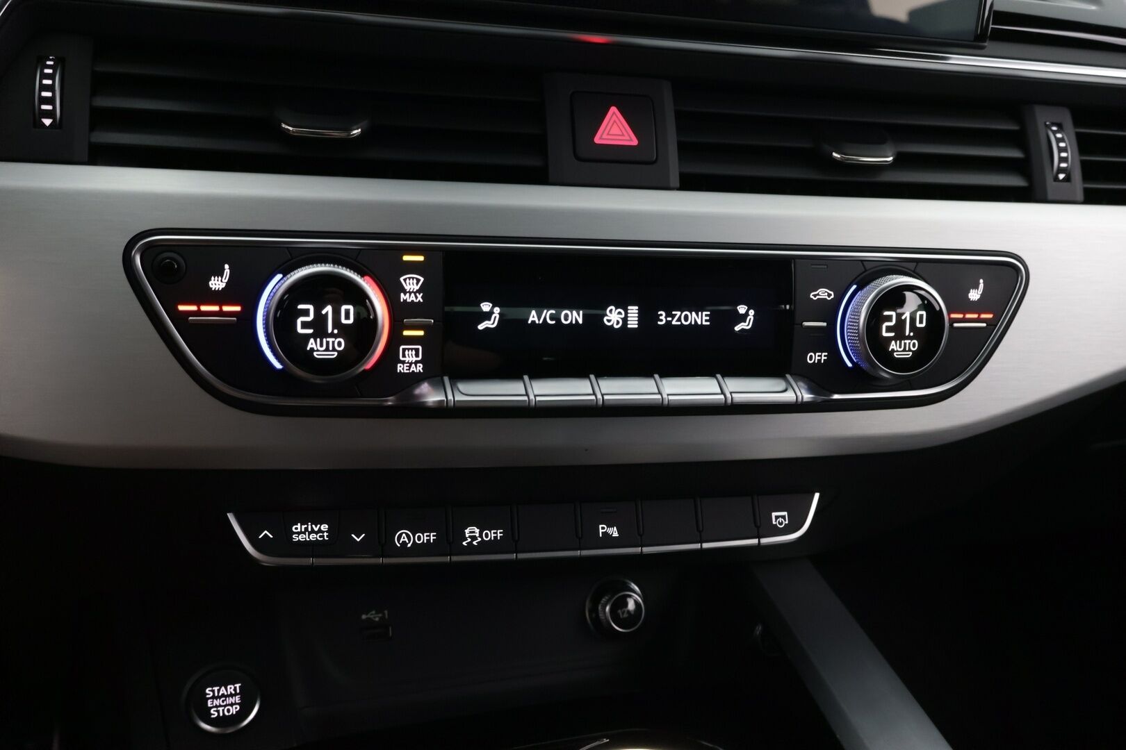 Audi A4 2023 Avant 40 TFSI 150 kW MHEV quattro S tronic S Line - S LINE | Suomiauto | ACC | Matrix LED | Digital Cockpit | Peruutuskamera | Vetokoukku | Puolinahka Sporttipenkit | Audi Sound System | Huippuvarusteet!