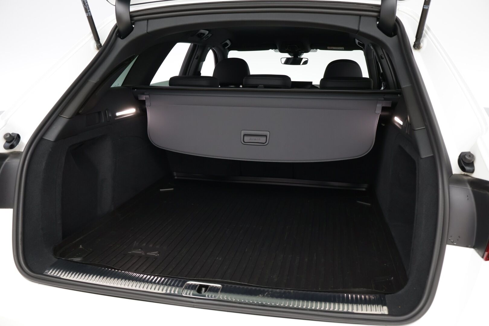 Audi A4 2023 Avant 40 TFSI 150 kW MHEV quattro S tronic S Line - S LINE | Suomiauto | ACC | Matrix LED | Digital Cockpit | Peruutuskamera | Vetokoukku | Puolinahka Sporttipenkit | Audi Sound System | Huippuvarusteet!