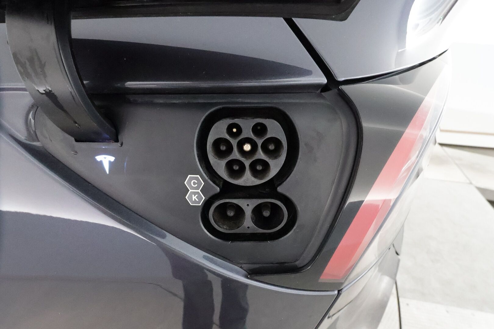 Tesla Model Y 2022 Long Range Dual motor AWD **Koukku / Autopilot / Matrix LED / Lasikatto / Premium Audio / Kahdet renkaat vanteilla** - 3,99 % KORKOTARJOUS TÄHÄN AUTOON - 