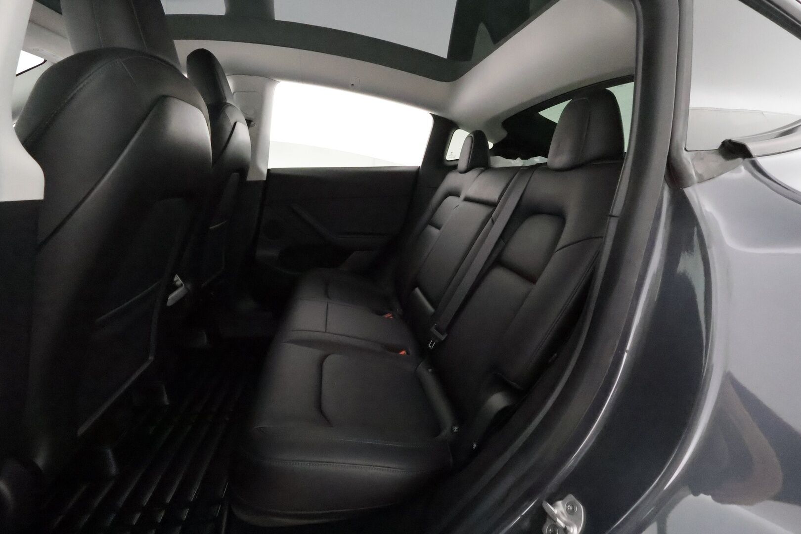 Tesla Model Y 2022 Long Range Dual motor AWD **Koukku / Autopilot / Matrix LED / Lasikatto / Premium Audio / Kahdet renkaat vanteilla** - 3,99 % KORKOTARJOUS TÄHÄN AUTOON - 