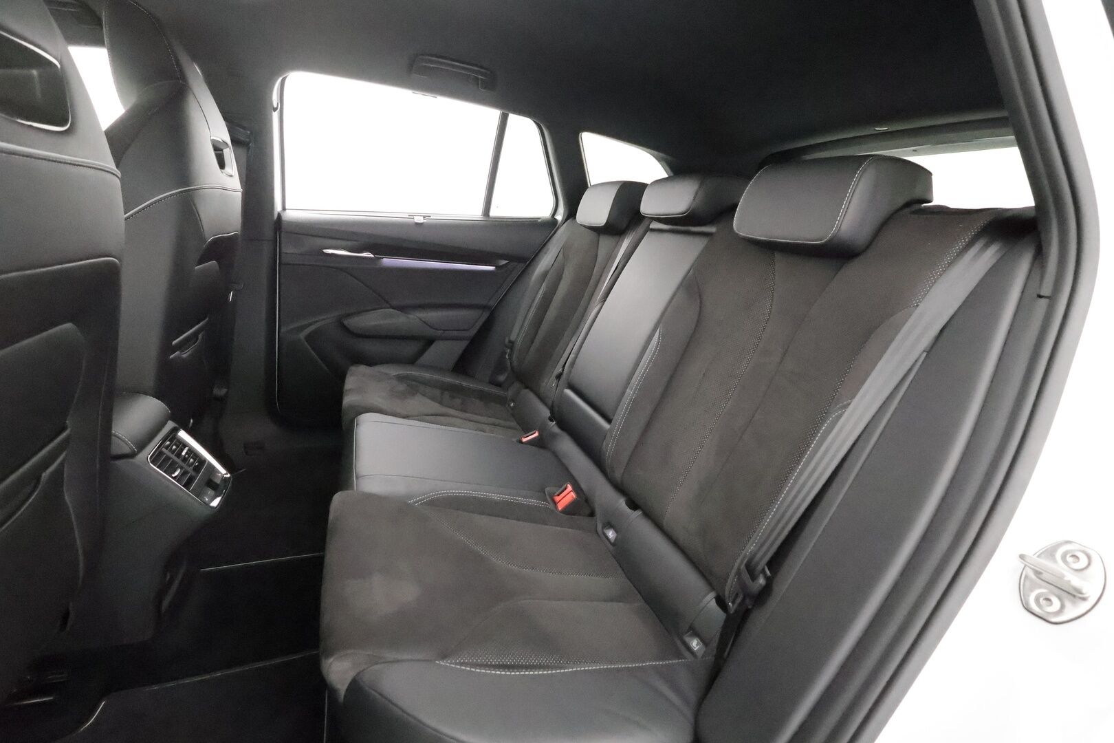 Skoda Enyaq 2022 80iV Sportline - | HUD | ACC | Muistipenkki | 360° | ILP | Matrix-LED | Keyless | Navi | Kaistavahti | Kahdet renkaat | Merkkihuollot | 2x Latauskaapelit |